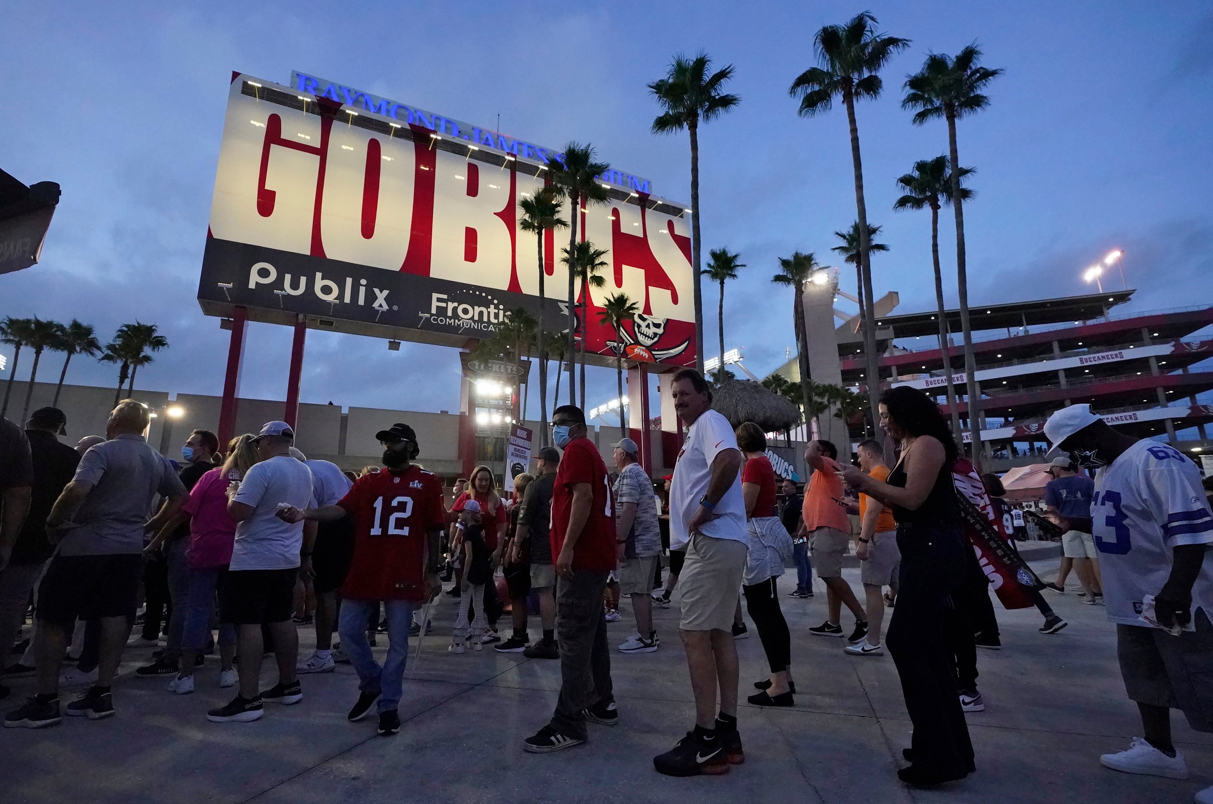 Buccaneers Report: New retractable roof stadium coming to Tampa Bay