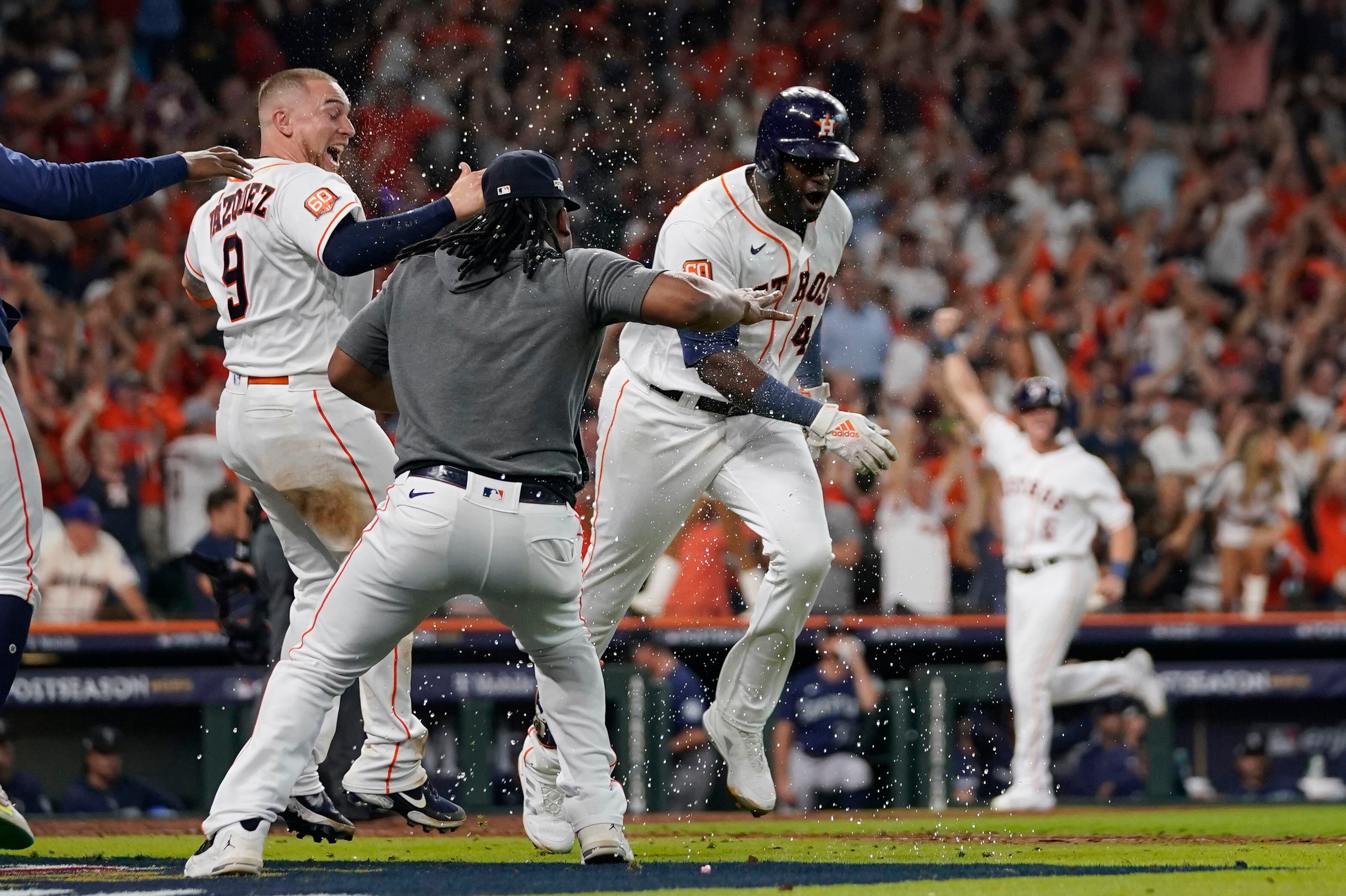 Hilarious memes react to Astros' big comeback as team takes 3-2 lead in  World Series