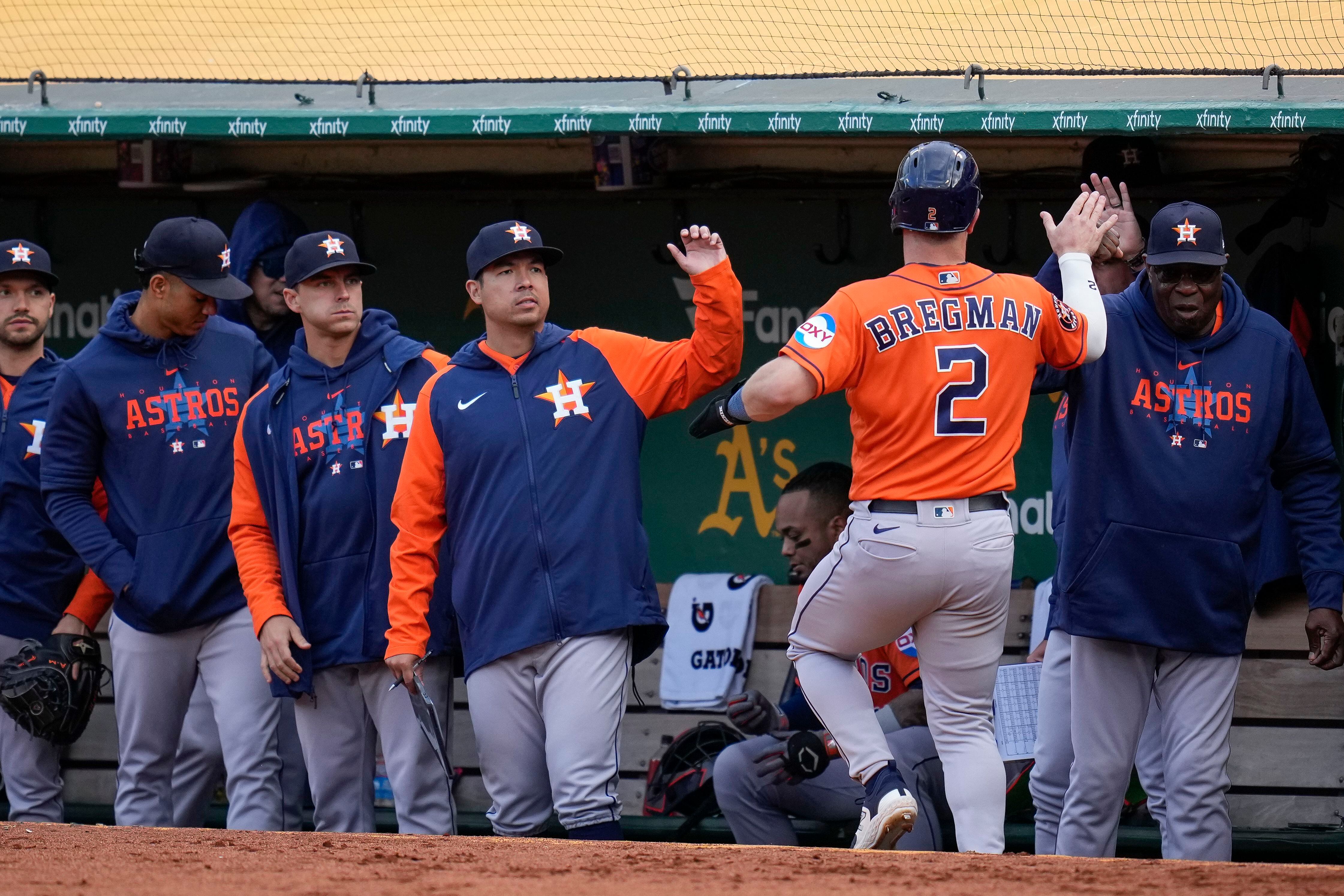 Astros Place Yordan Alvarez on Injured List With Hand Inflammation - Sports  Illustrated