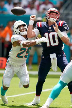 NFL on ESPN - Breaking: The Denver Broncos are trading LB Bradley Chubb and  a fifth-round pick to the Miami Dolphins, sources tell Adam Schefter. The  Broncos will receive a 2023 first-round