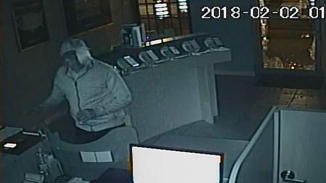 Thief Caught On Camera Breaking Into Metro Pcs Store In Miami