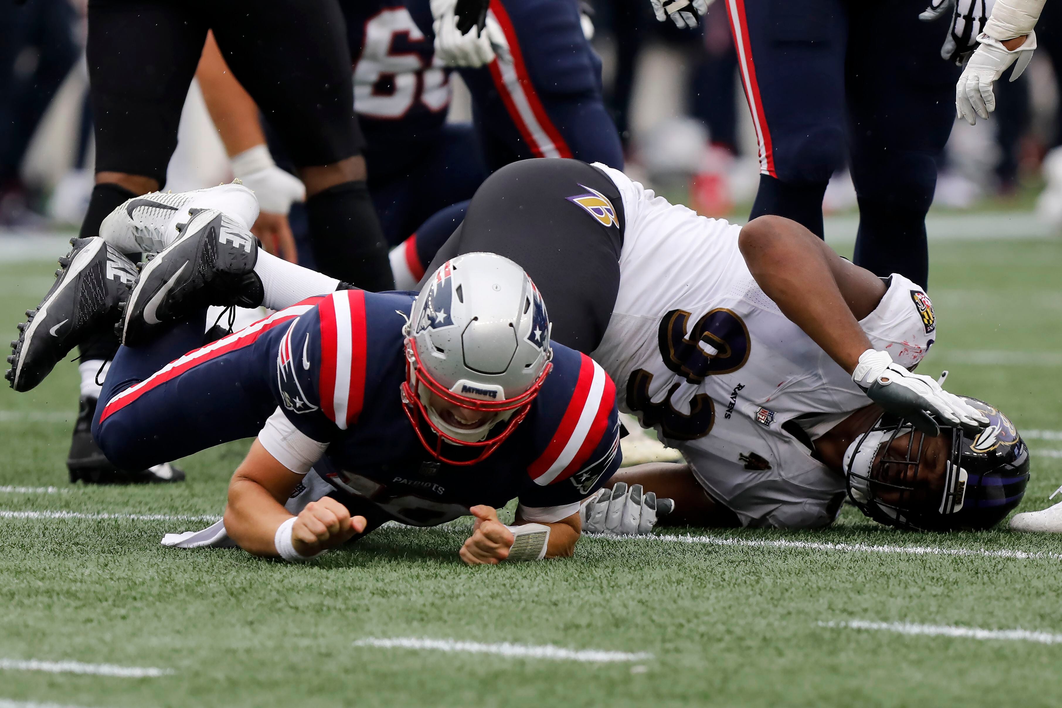 Patriots QB Jones leaves with leg injury after 3rd pick - The San Diego  Union-Tribune