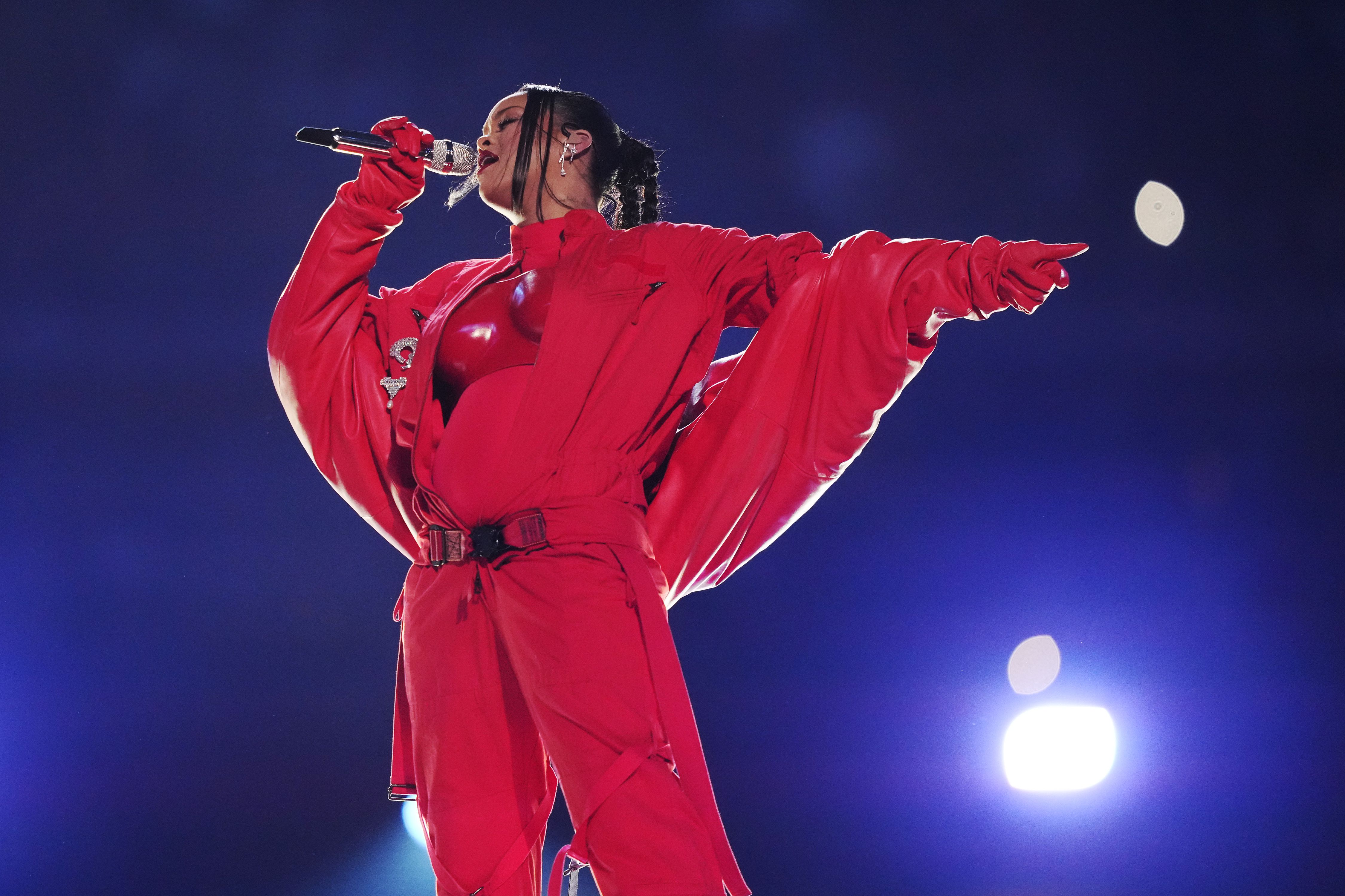 Watch a Pregnant Rihanna Perform All the Hits at Her Super Bowl