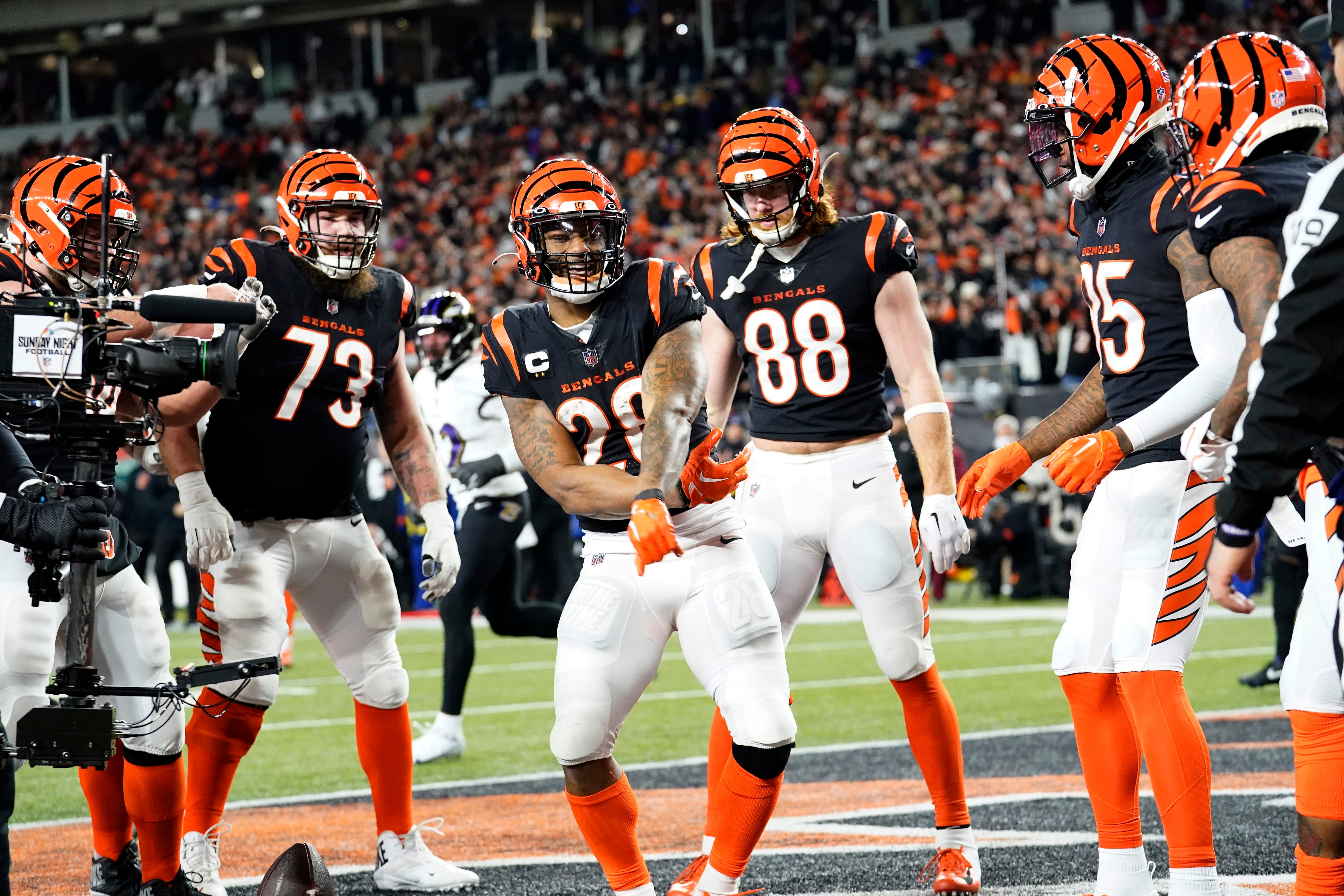 Hubbard's 98-yard fumble return lifts Bengals over Ravens