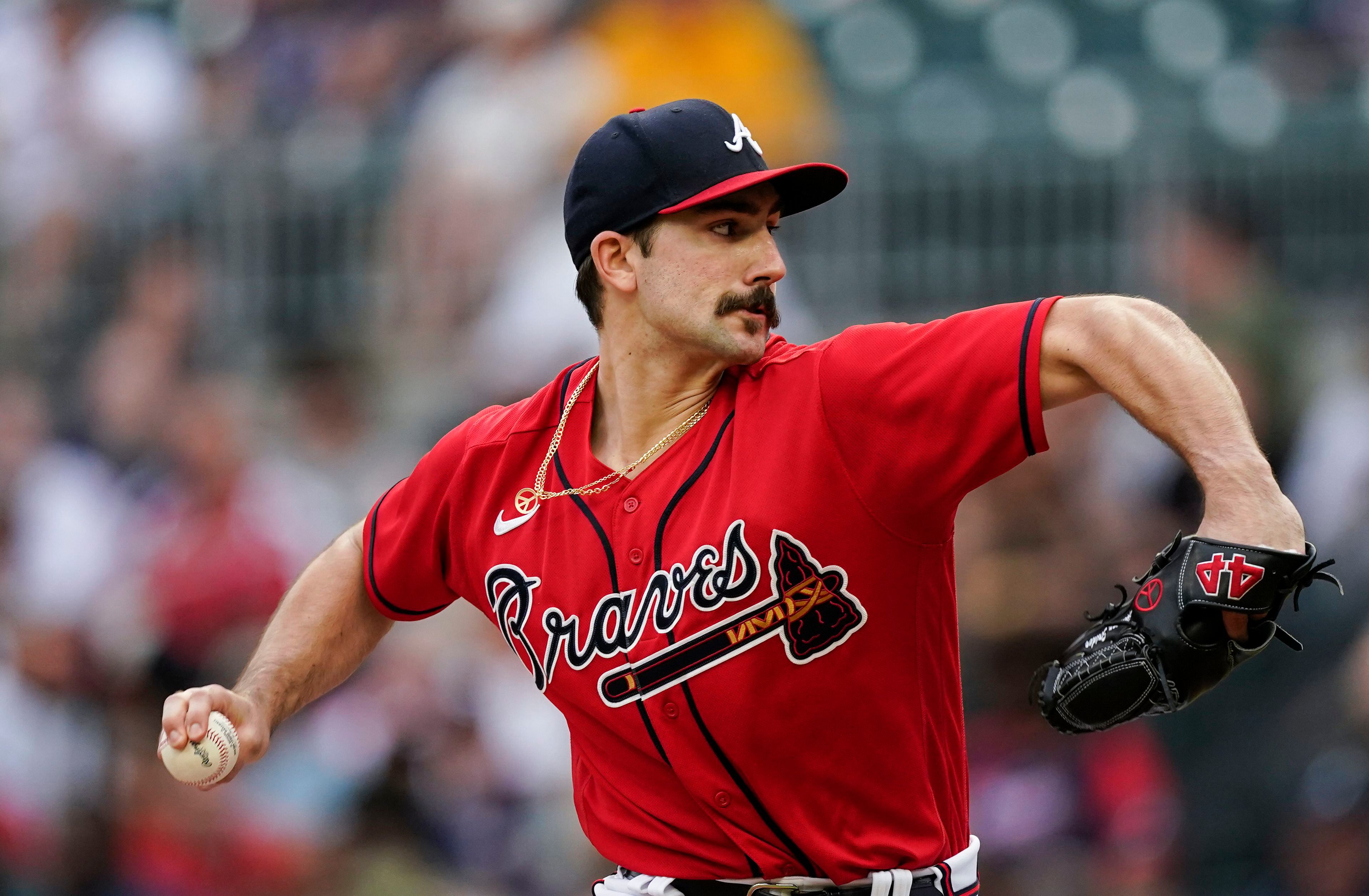 Dylan Lee pitches a scoreless 8th, 10/01/2021