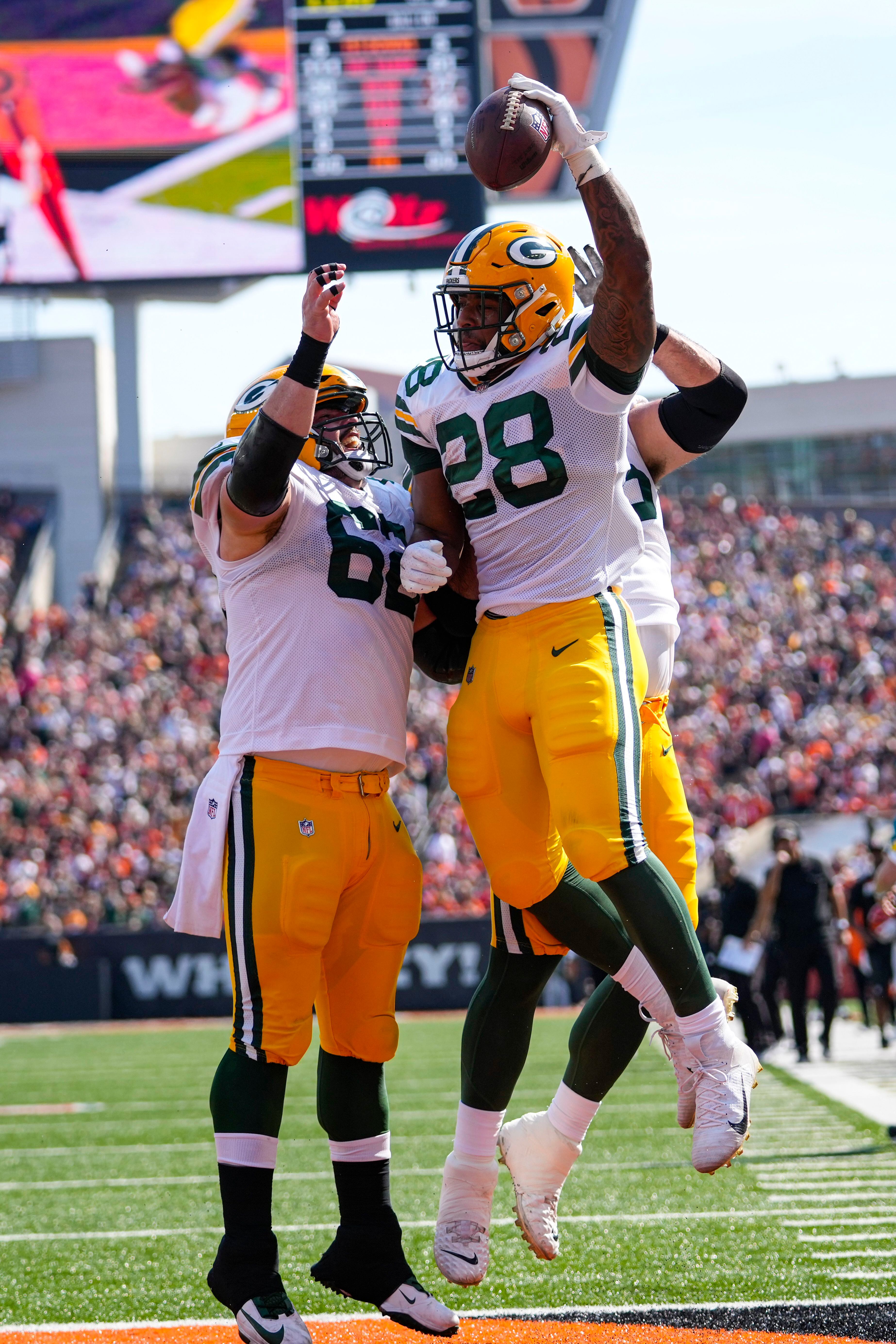 Green Bay Packers kicker MASON CROSBY kicks a 51 yard field goal