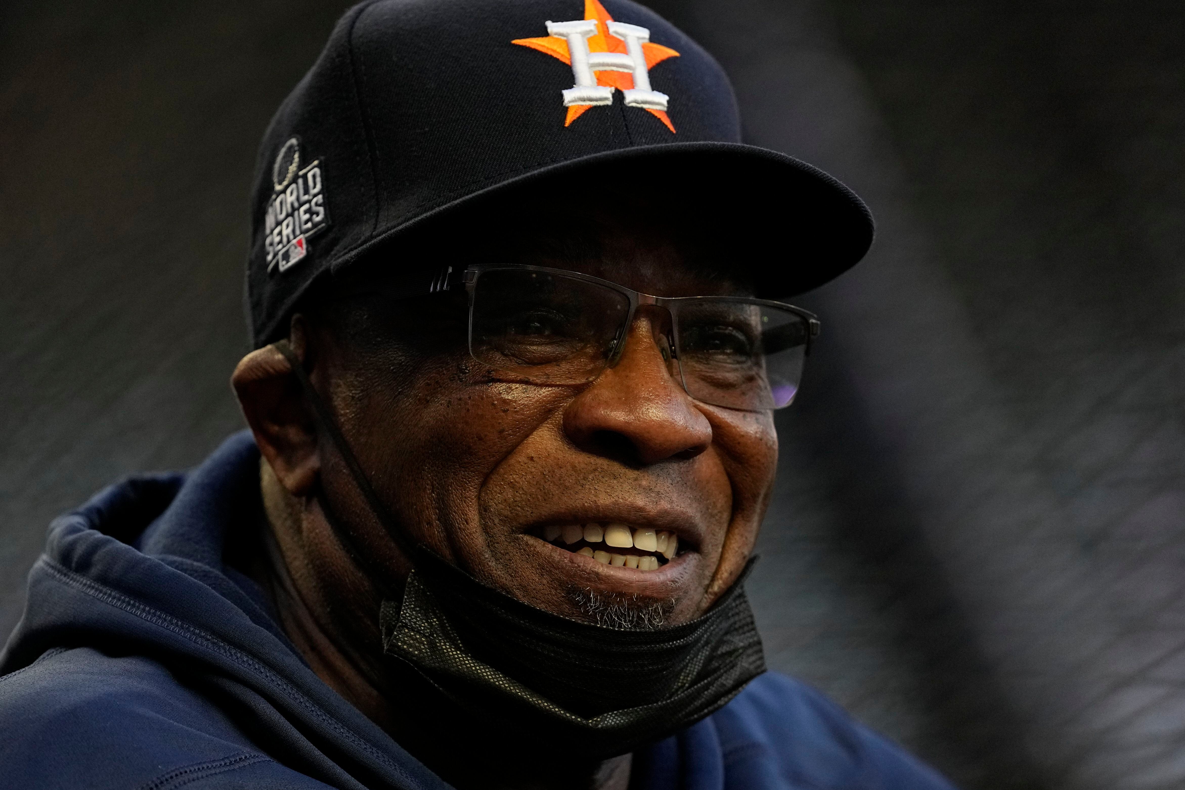 Dusty Baker backs Martín Maldonado after heated jawing, ejection