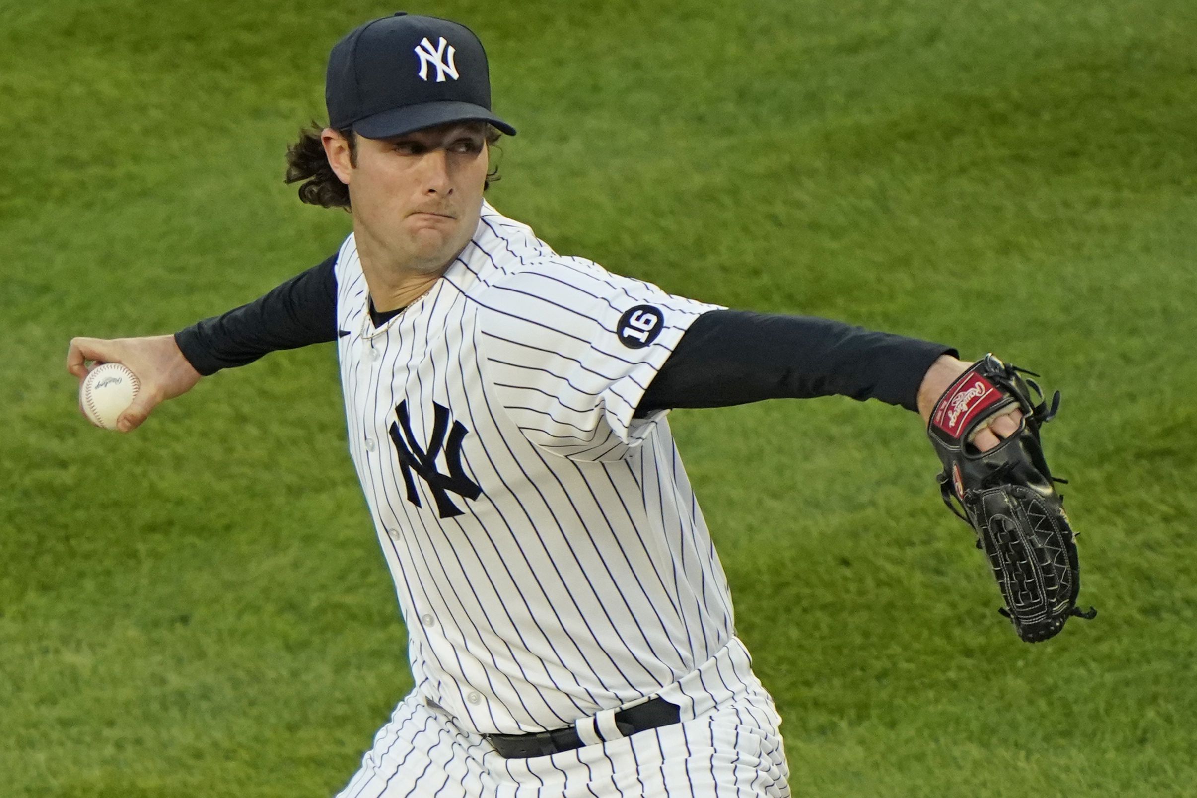 Mike Mussina strikes out 10 in shutout of Rangers 