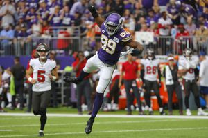 Buccaneers top Vikings 20-17 in home opener, as Baker Mayfield finishes  strong in his debut