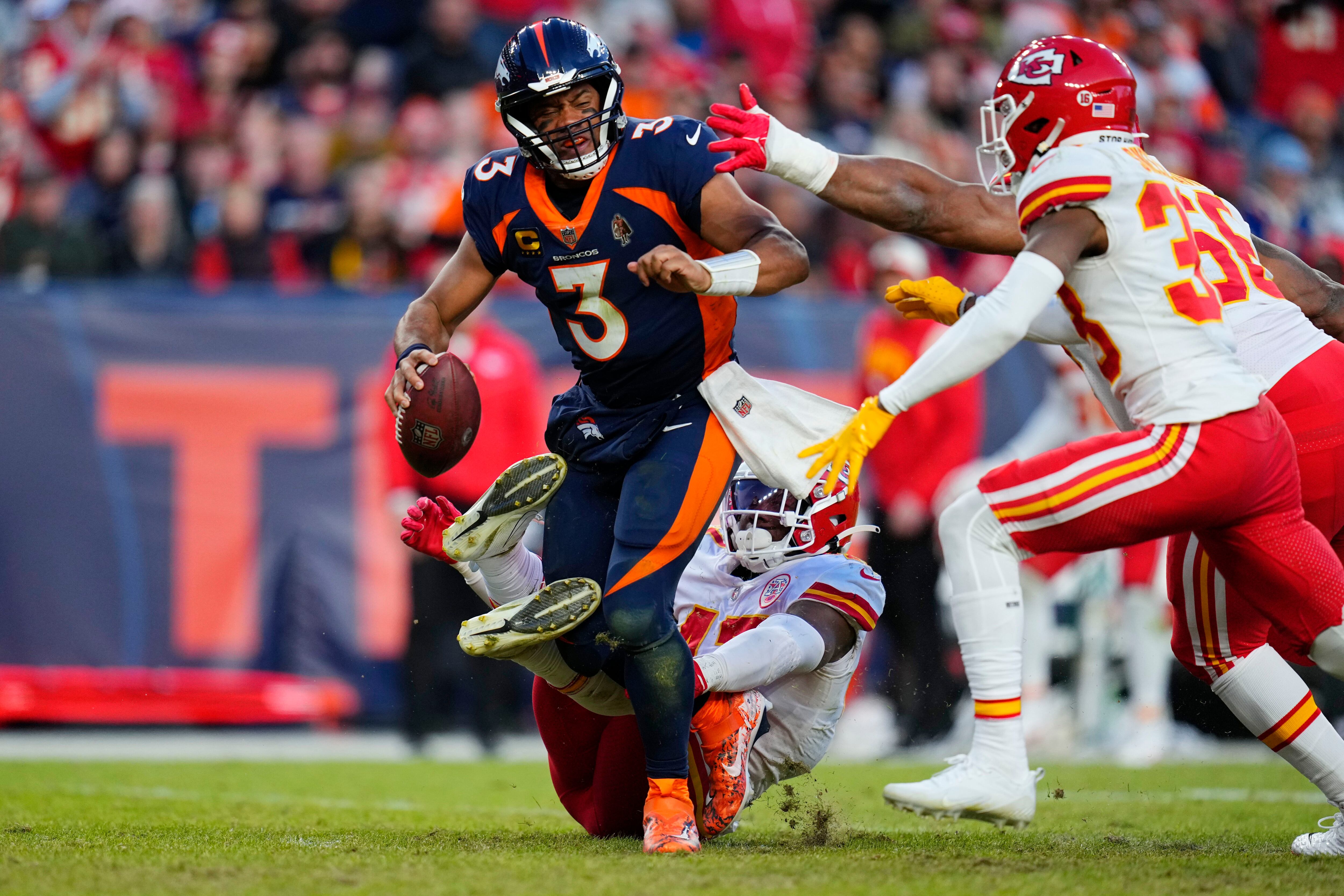 Chiefs jump out to 27-0 lead, hold off Broncos 34-28