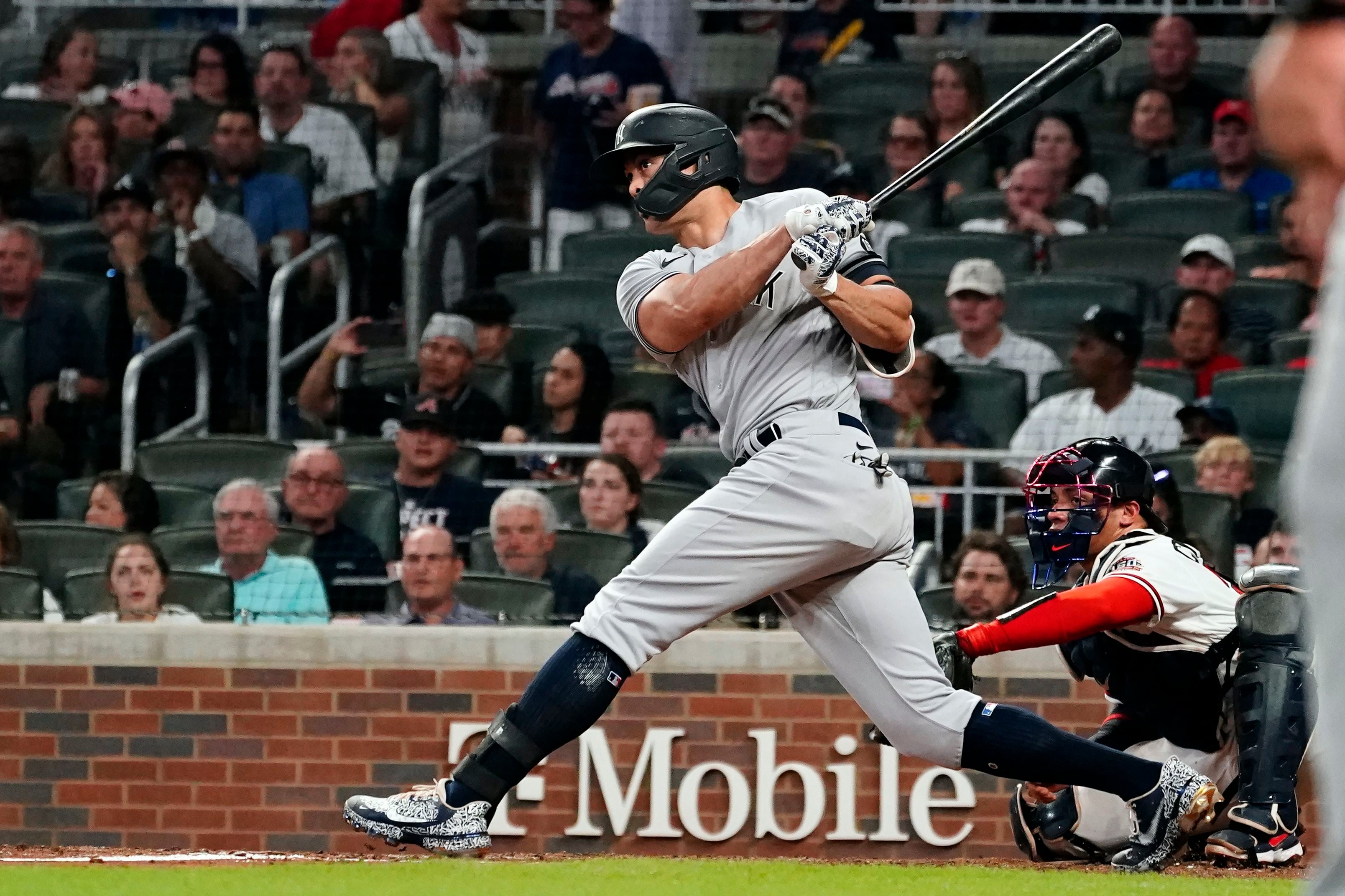 Slumping Padres fire pitching coach Larry Rothschild