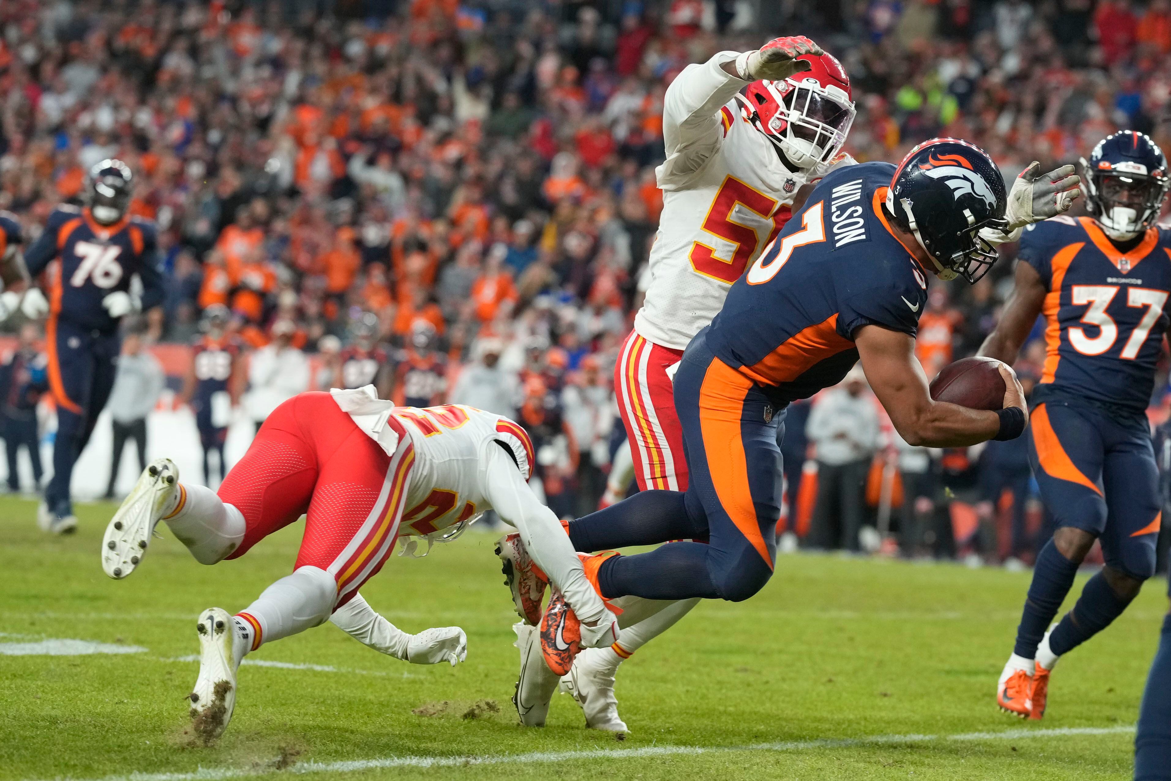 Chiefs jump out to 27-0 lead, hold off Broncos 34-28