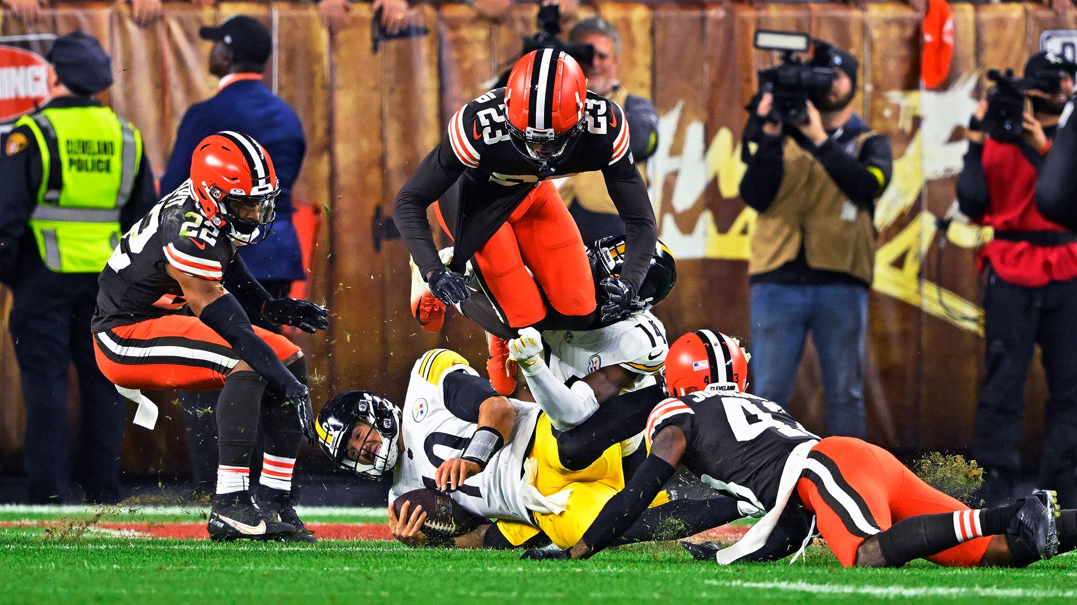 Brissett, Browns rebound from collapse, beat Steelers 29-17 - The San Diego  Union-Tribune