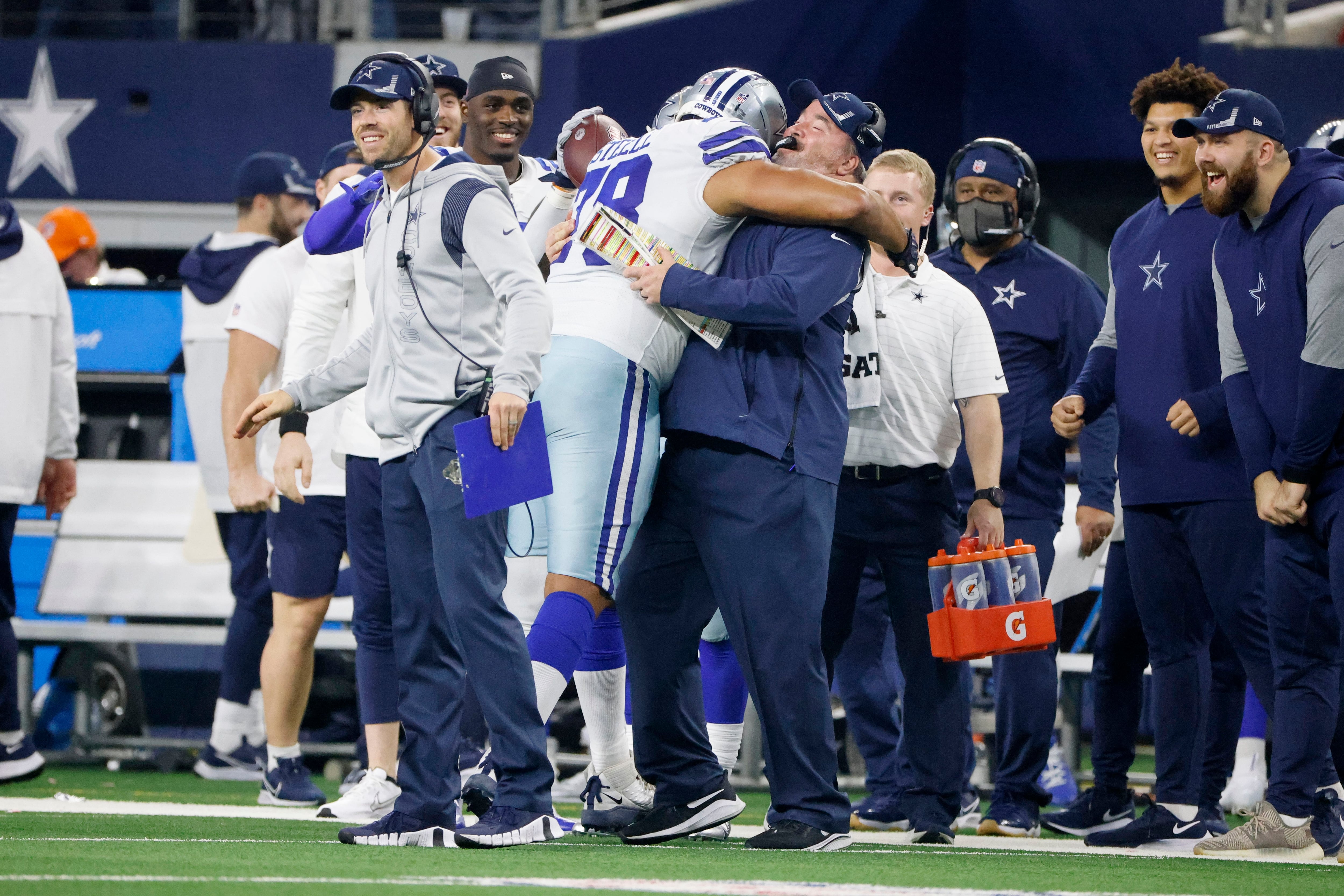 NFL: Washington players fight on sideline during 56-14 loss to Dallas  Cowboys, Sport