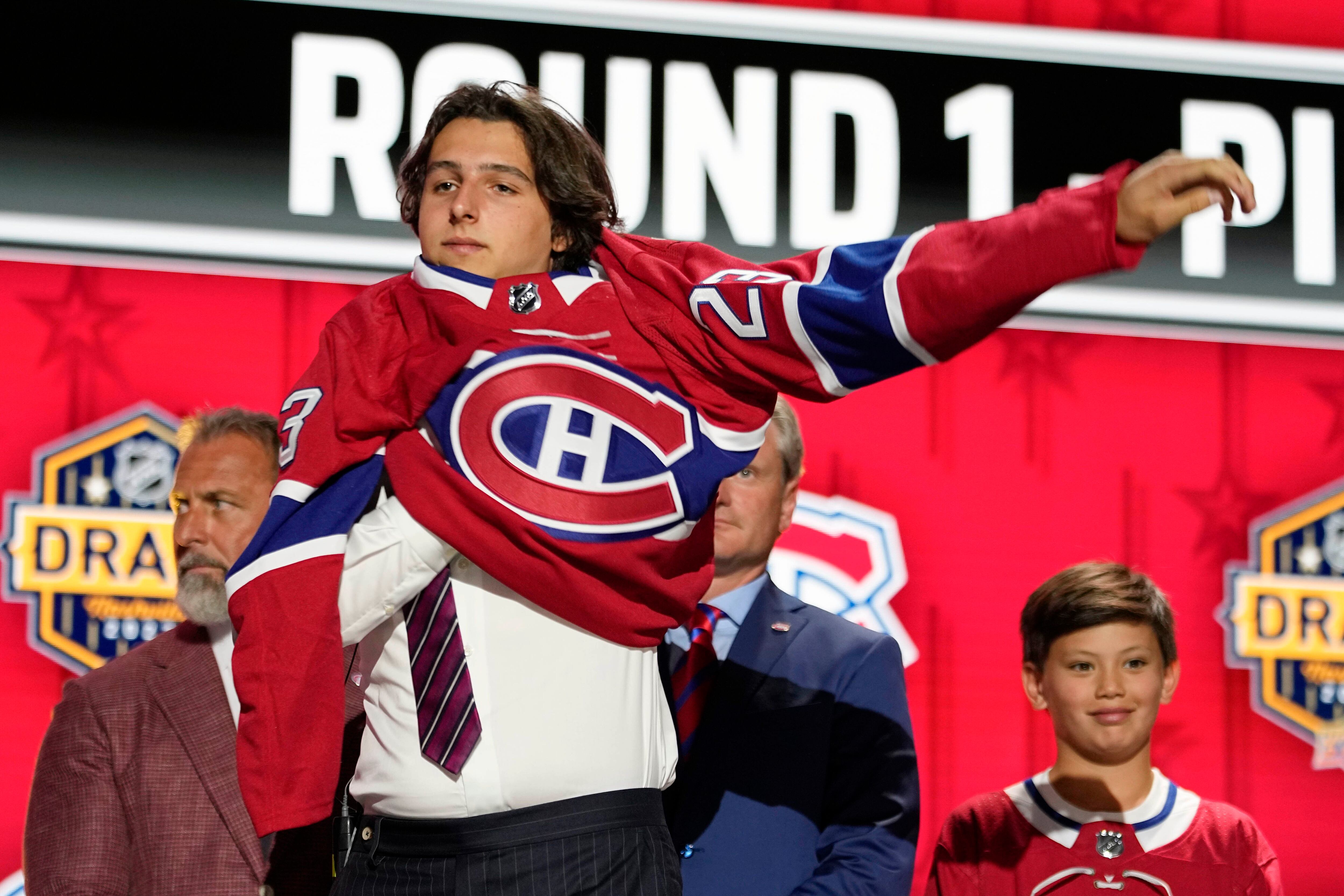 Connor Bedard, as expected, taken 1st in NHL draft by Chicago