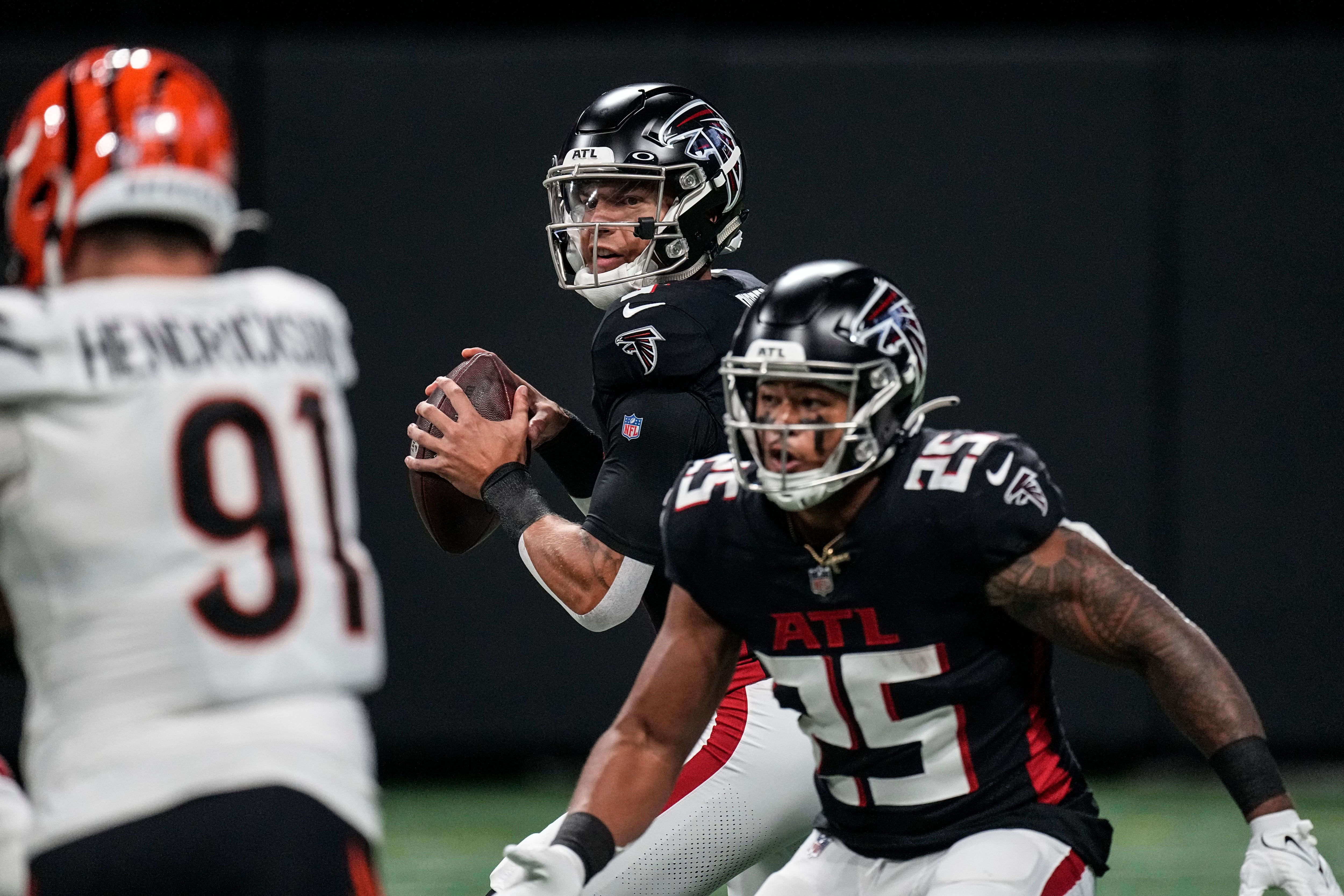 Cincinnati Bengals quarterback Jake Browning shows off his mobility with a  12-yard scramble to escape a muddy pocket