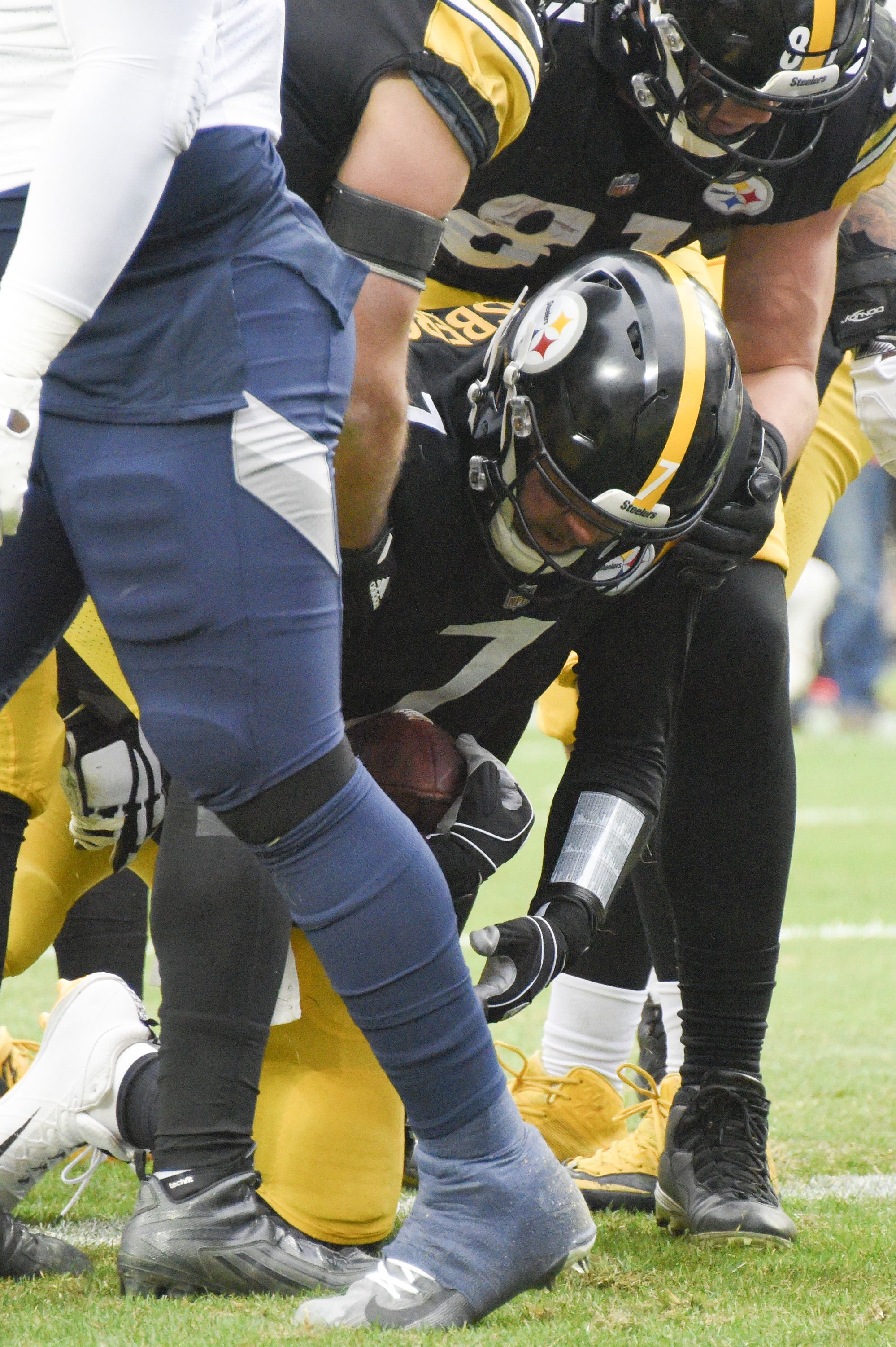 Steelers slip past turnover-prone Titans 19-13