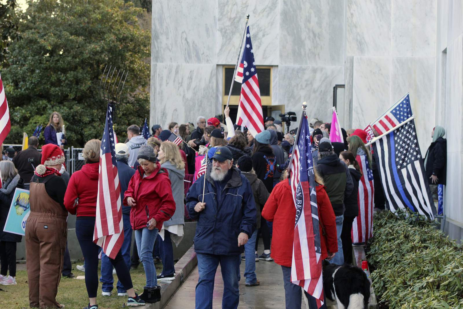 Oregon lawmaker faces outcry after state Capitol breach