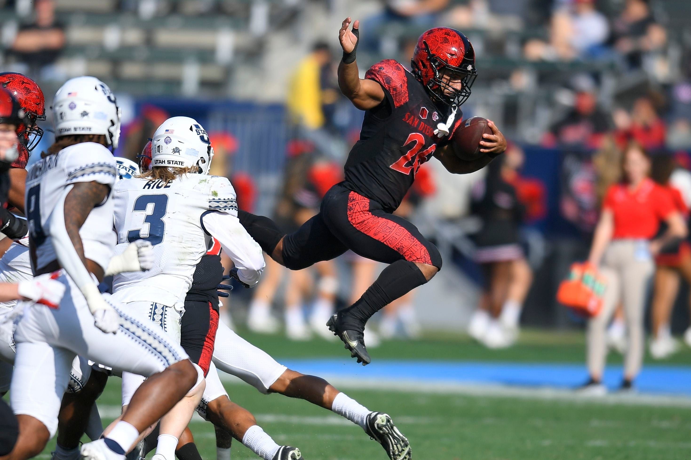 Utah St routs No. 19 San Diego St 46-13, wins Mountain West