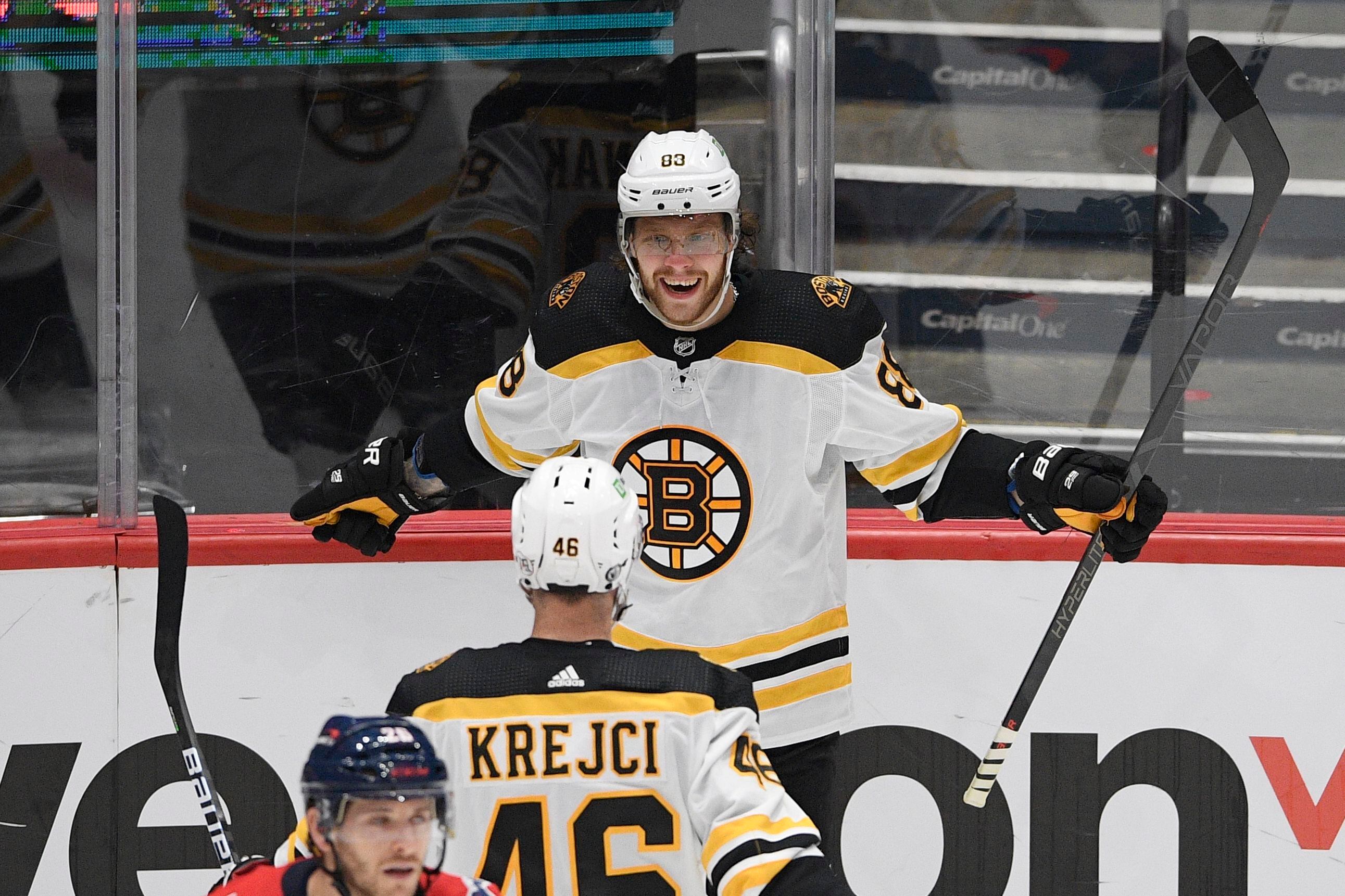 Bruins captain Bergeron plays, scores in Game 5 against Panthers