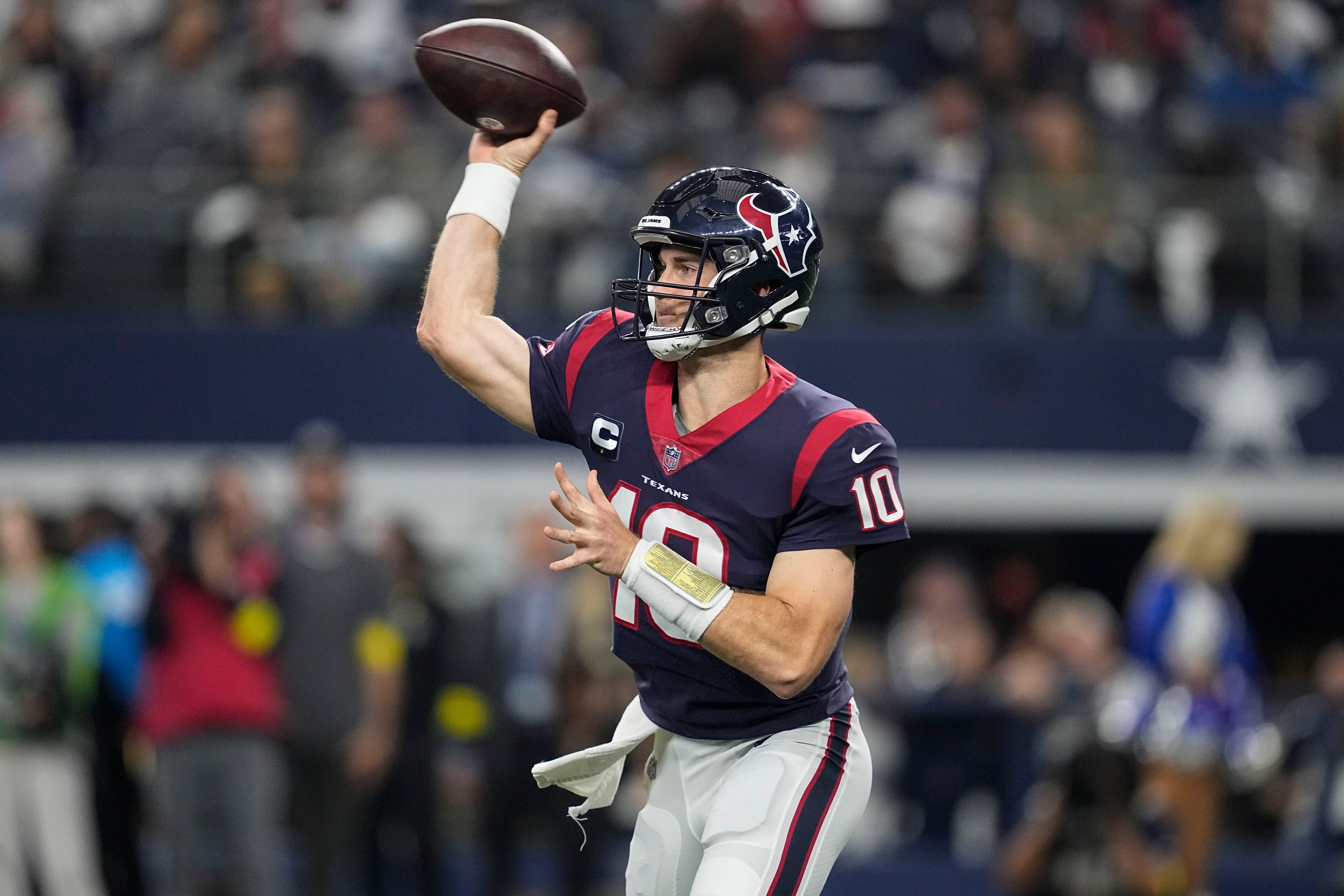 Arlington, Texas, USA. 11th Dec, 2022. Cowboy fans get an up close look  before the NFL football game between the Houston Texans and the Dallas  Cowboys on December 11, 2022 at AT&T