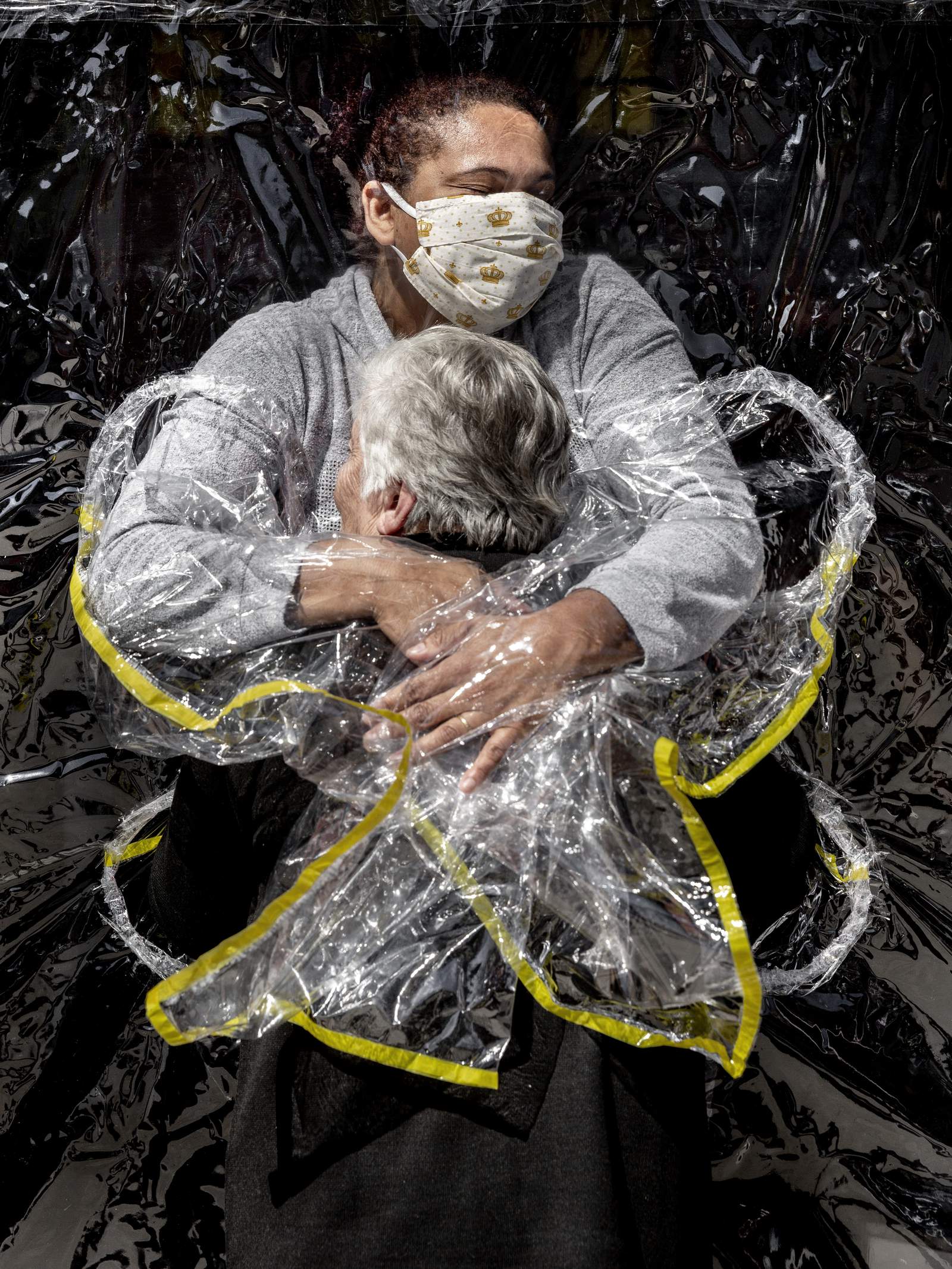 Coronavirus hug image named World Press Photo of the Year