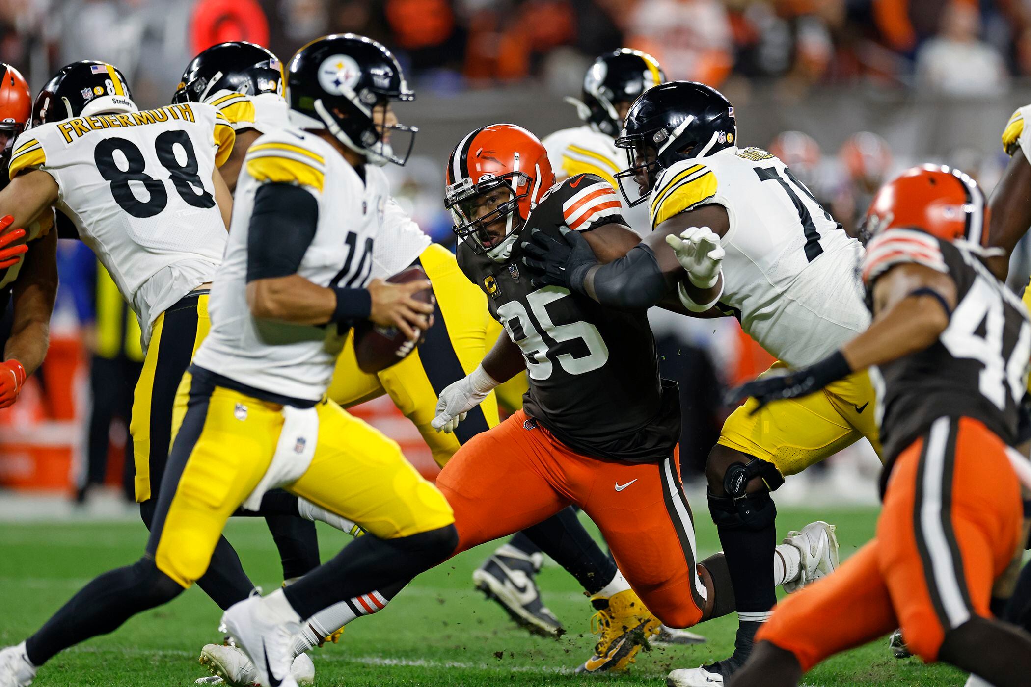 Brissett, Browns rebound from collapse, beat Steelers 29-17 – The Denver  Post