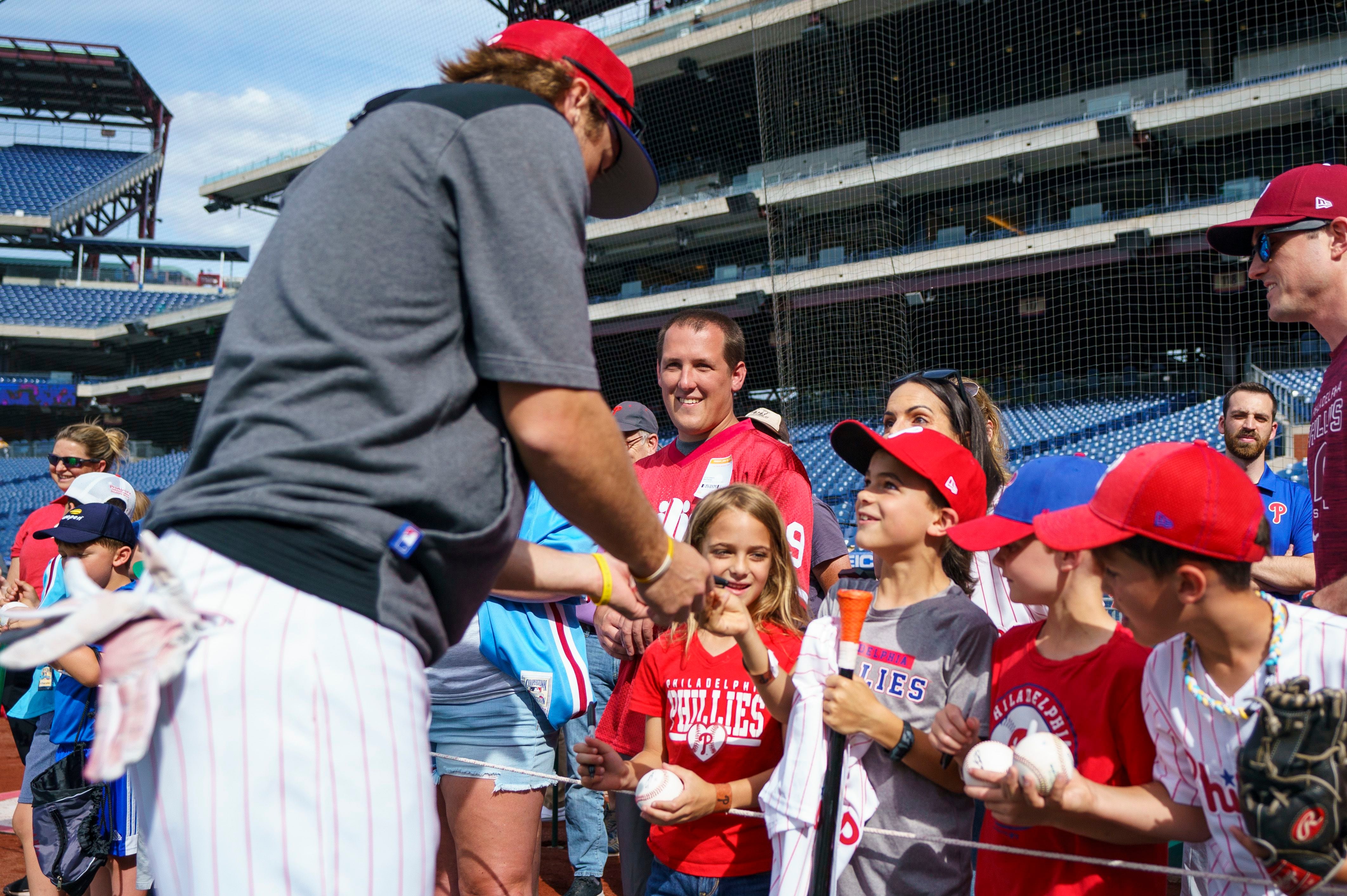 Prayers answered! Phillies fan meets Stott after viral video