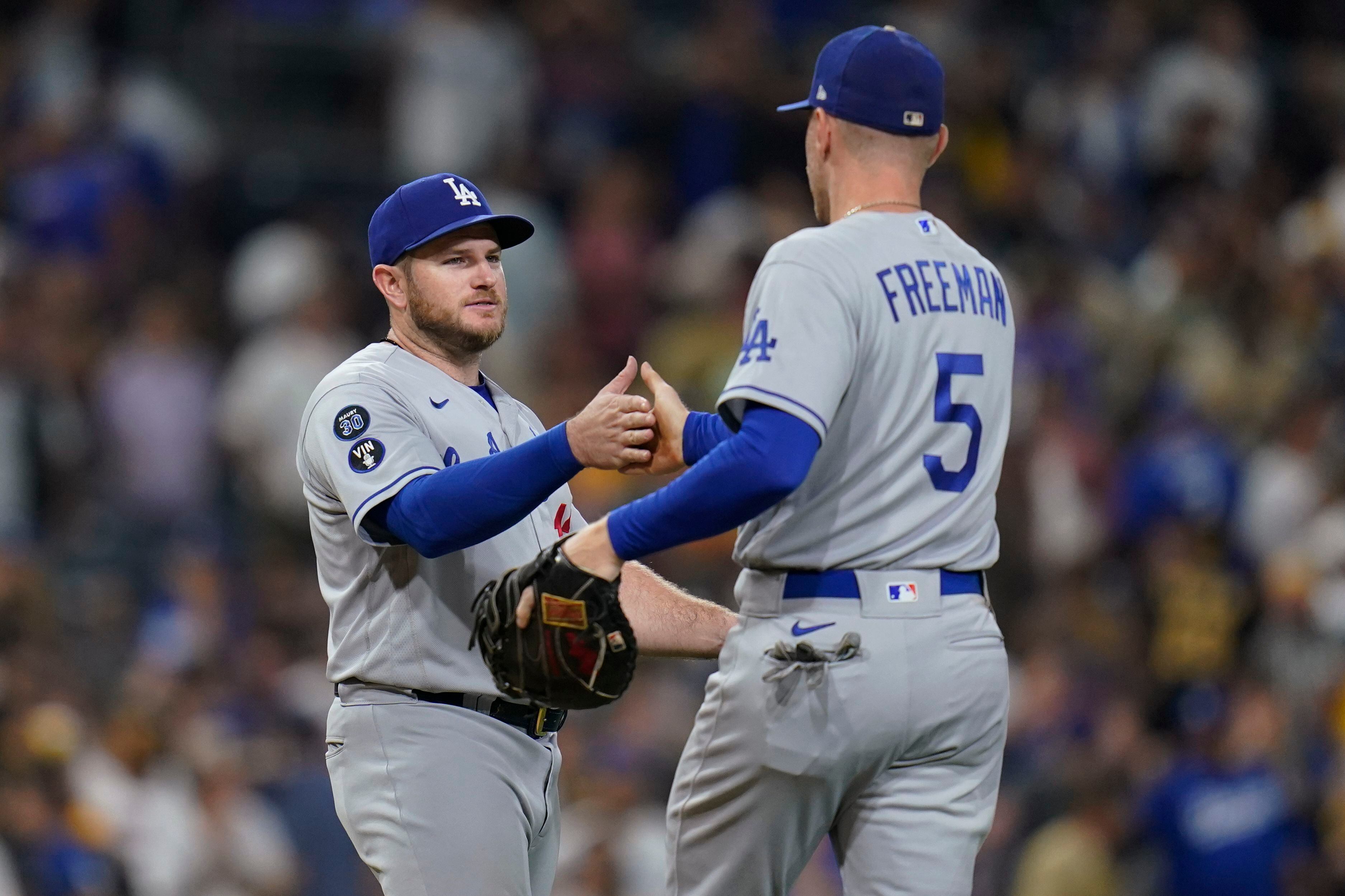 Freeman has RBI single in 10th, gives Dodgers 107th win