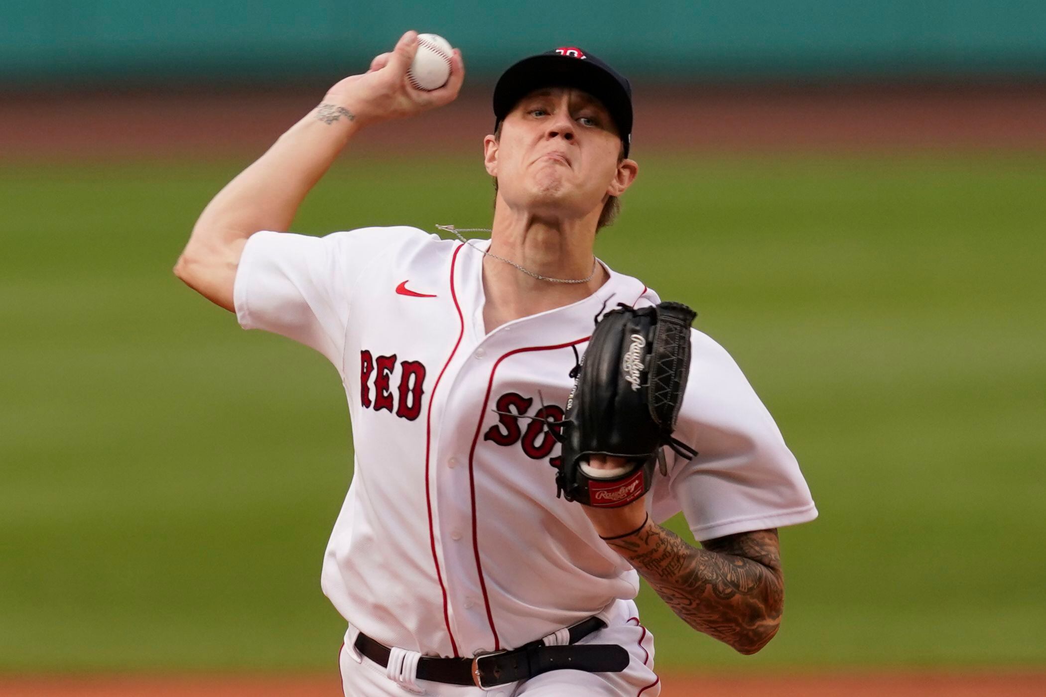 Bobby Dalbec ties Boston Red Sox game by beating throw to first