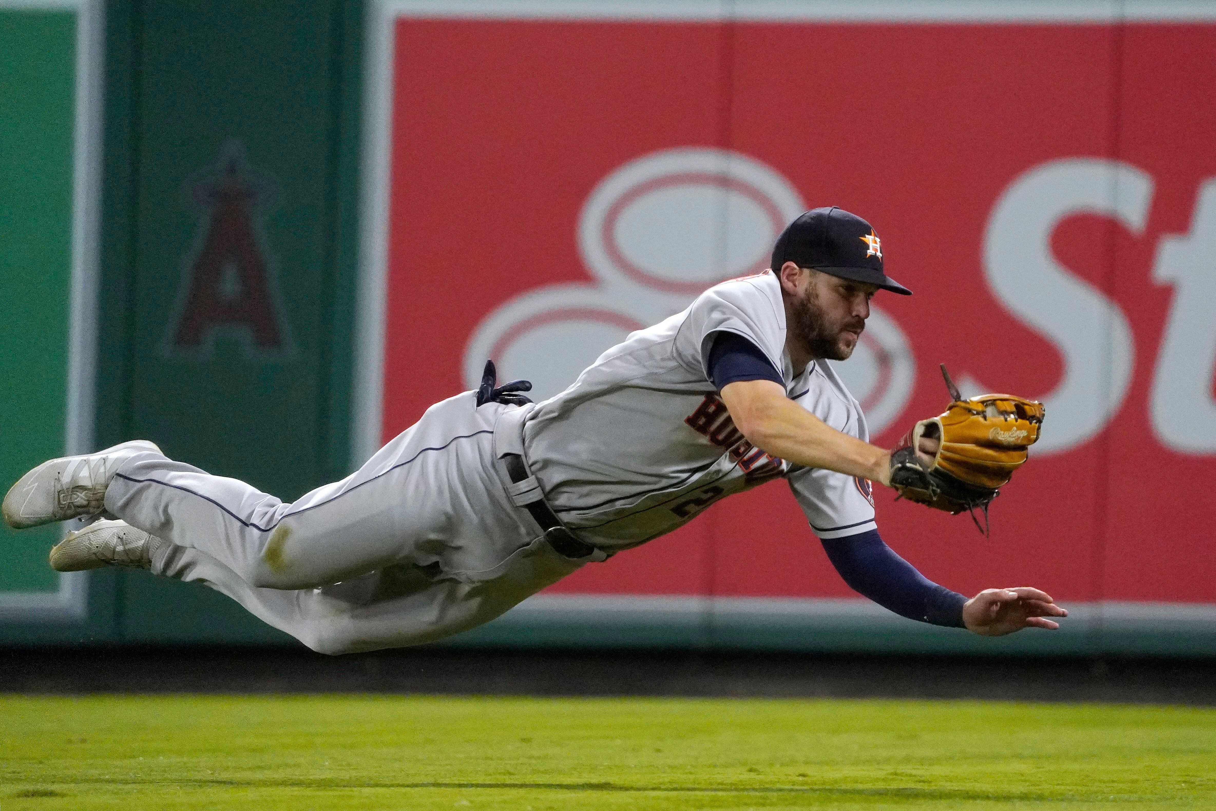 Astros' Gurriel Takes Knee to Head During Rundown in Game 5 - Sports  Illustrated