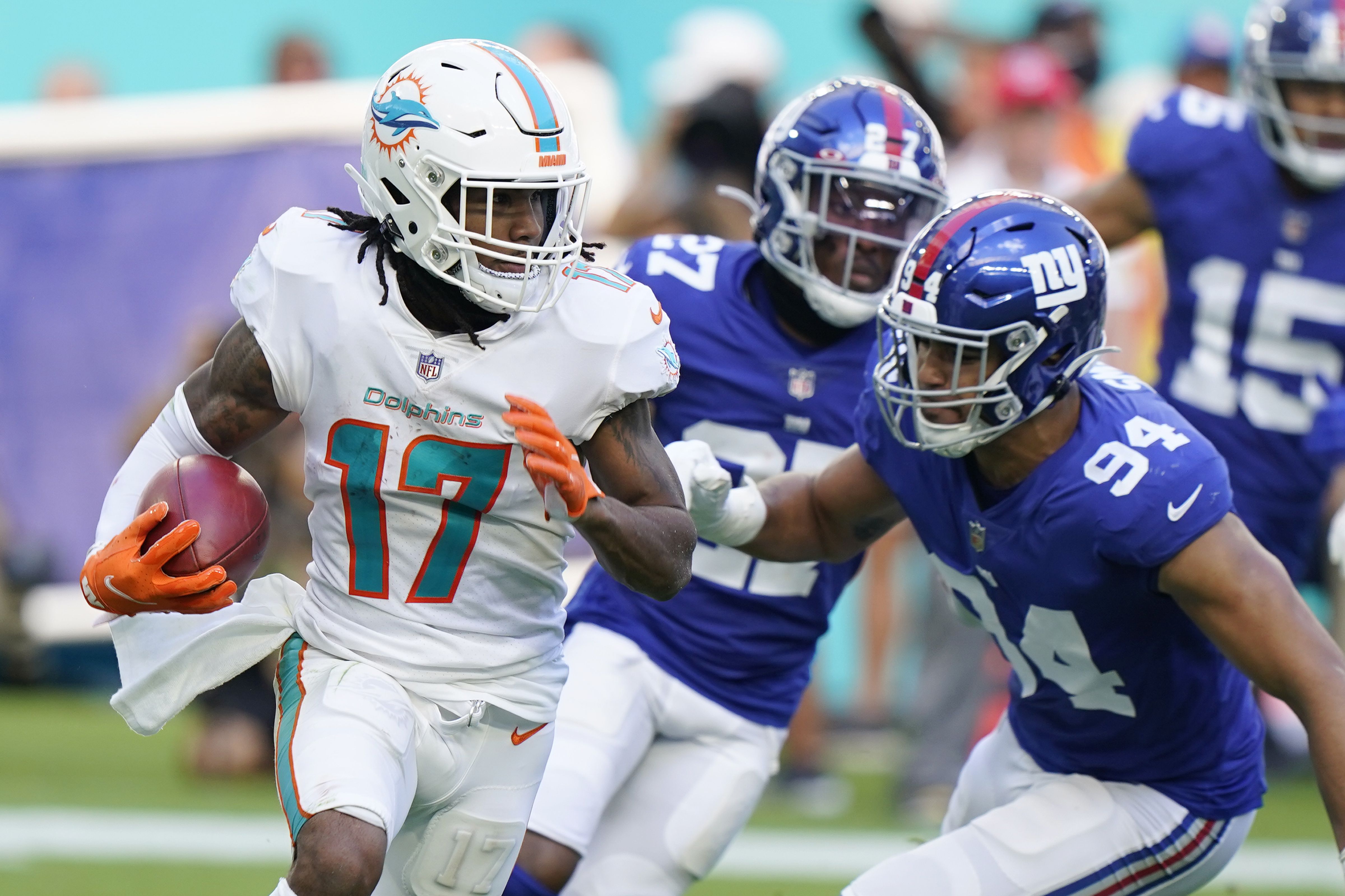 Dolphins extend winning streak to 6, rally past Jets