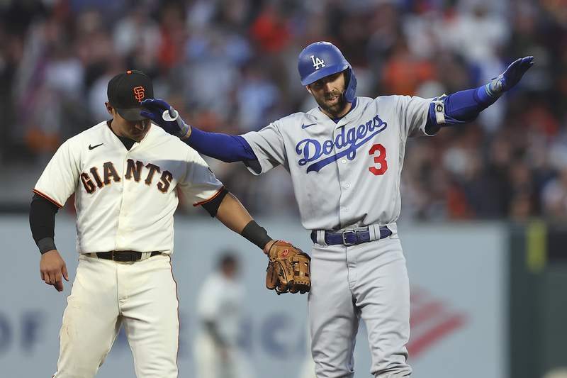 Dodgers Outlast the Giants to Reach the N.L.C.S. - The New York Times
