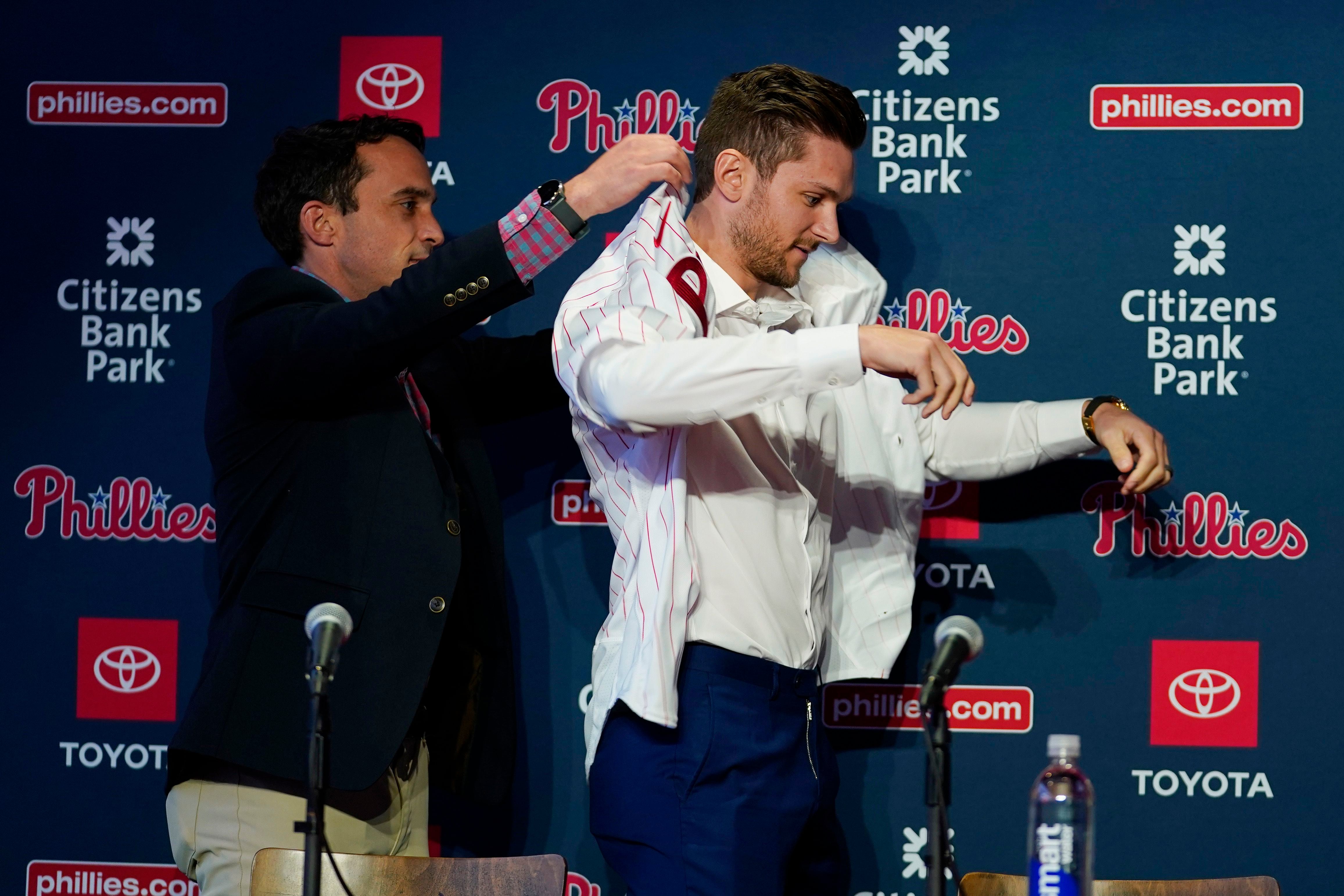 Phillies sign Trea Turner to 11-year, $300M deal