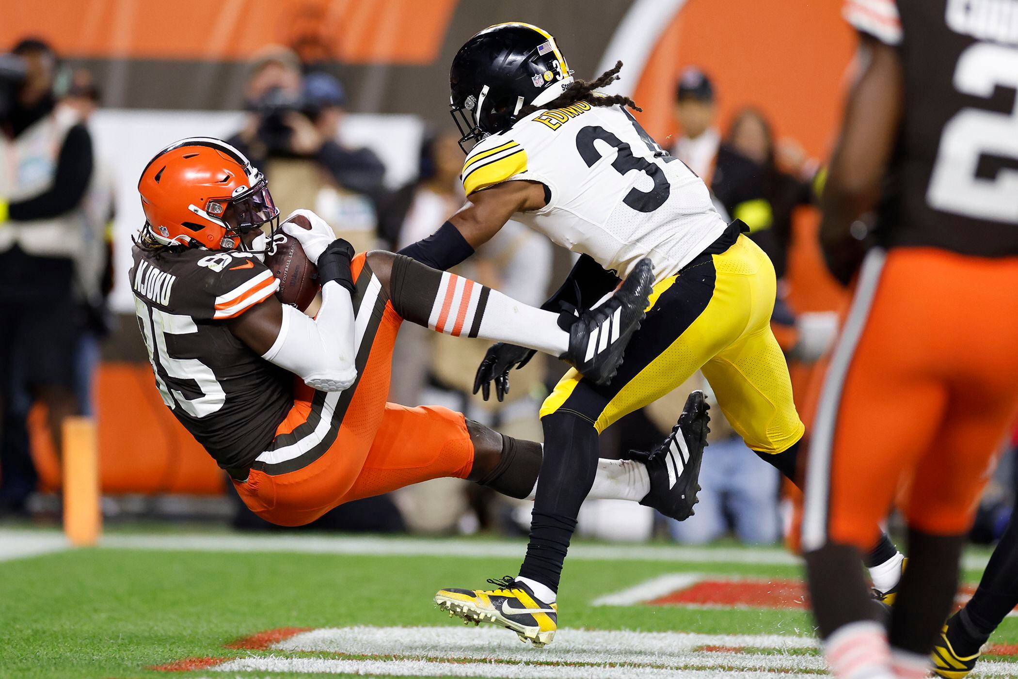 Brissett, Browns rebound from collapse, beat Steelers 29-17 – The Denver  Post