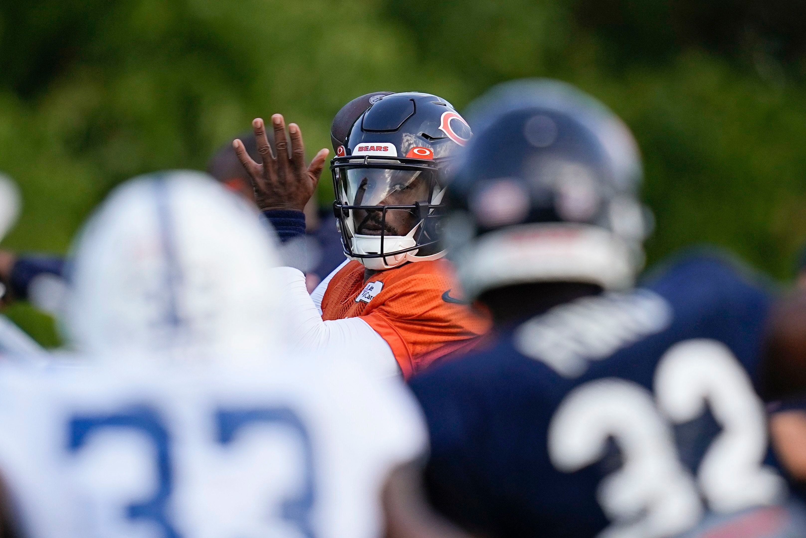 Richardson, Fields garner the spotlight as Bears and Colts practice  together before preseason game