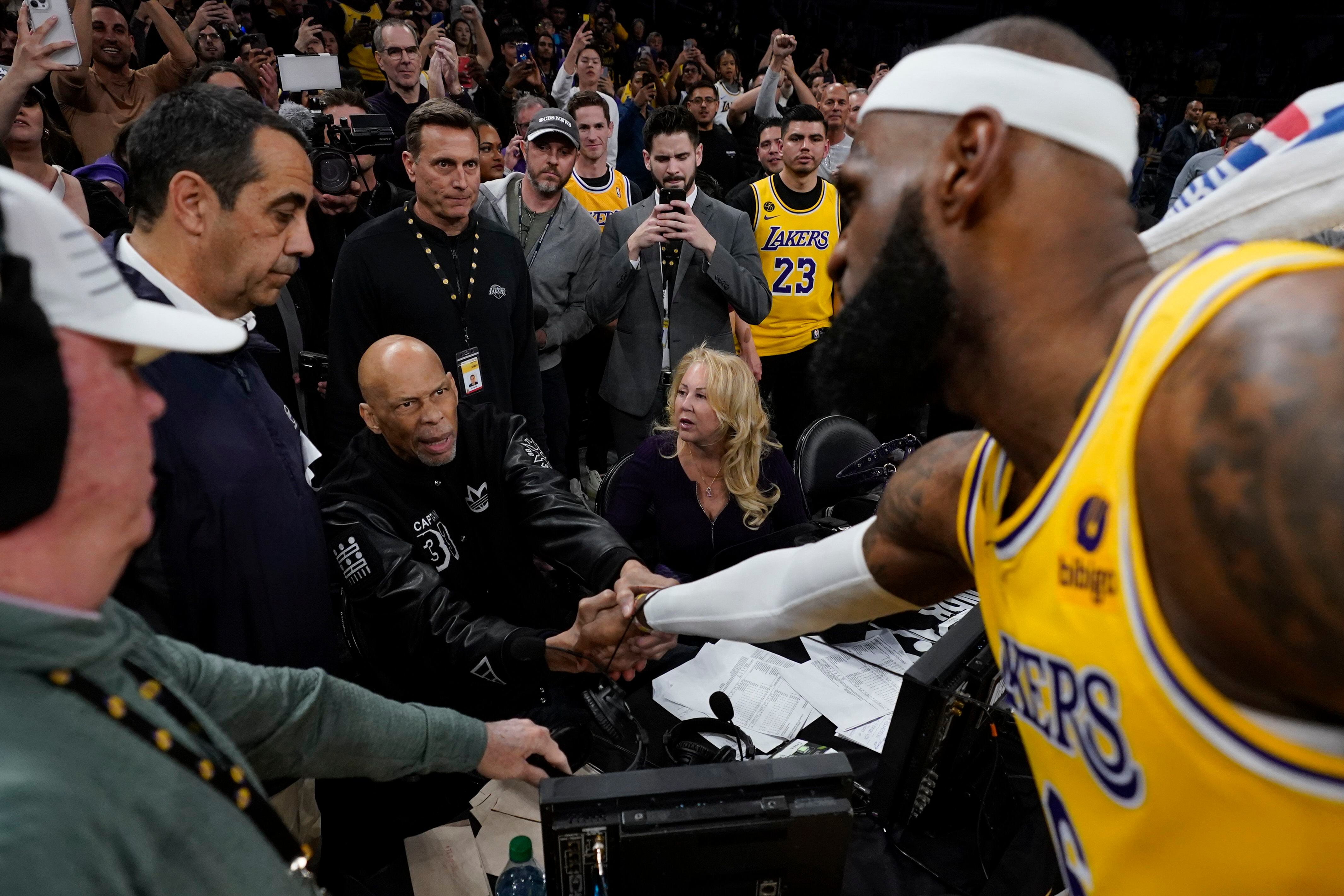 LeBron James out for at least 3 weeks with foot injury, Lakers to reevaluate