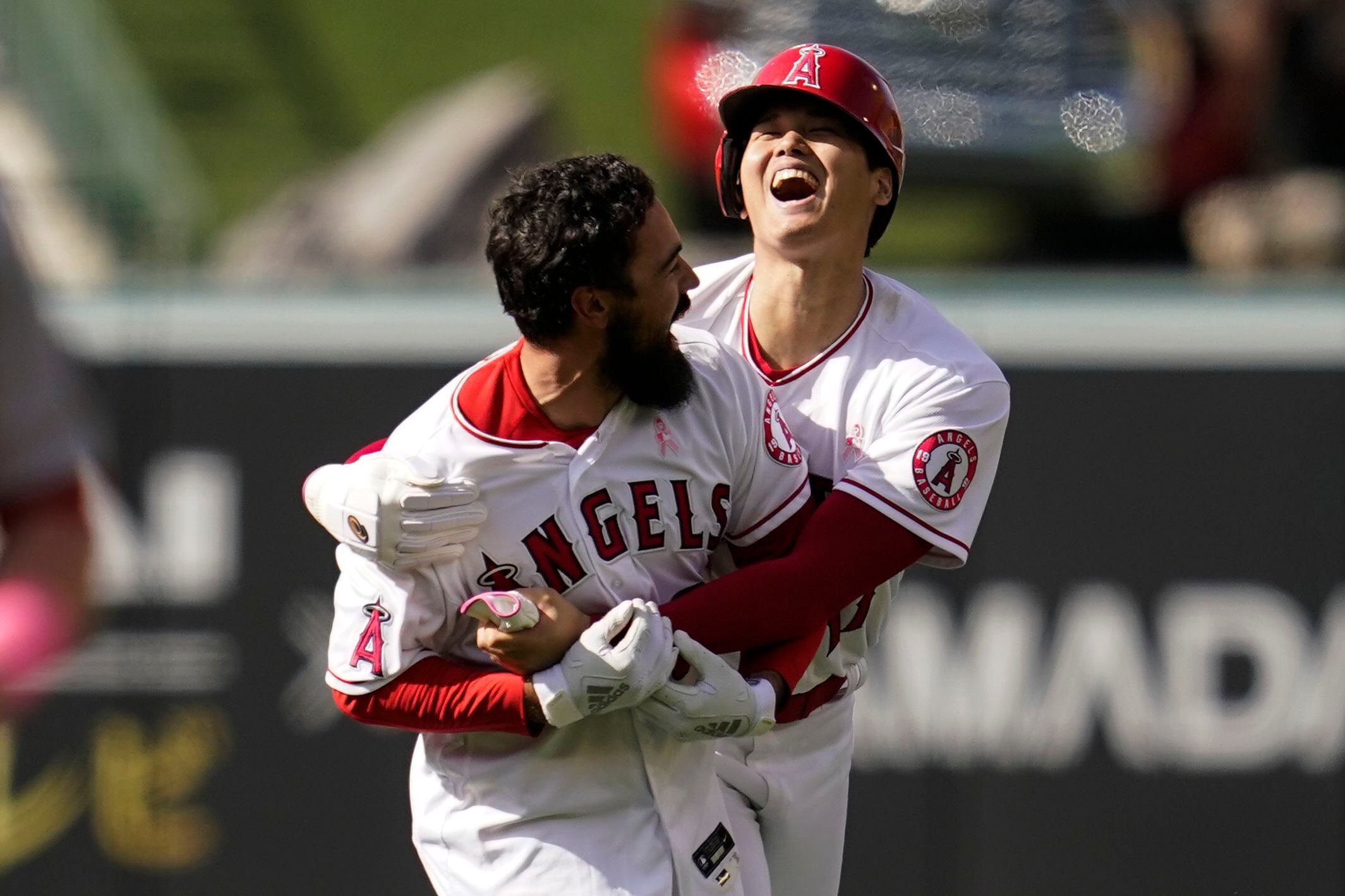 Walsh hits for cycle, Trout breaks out of funk as Angels top Mets