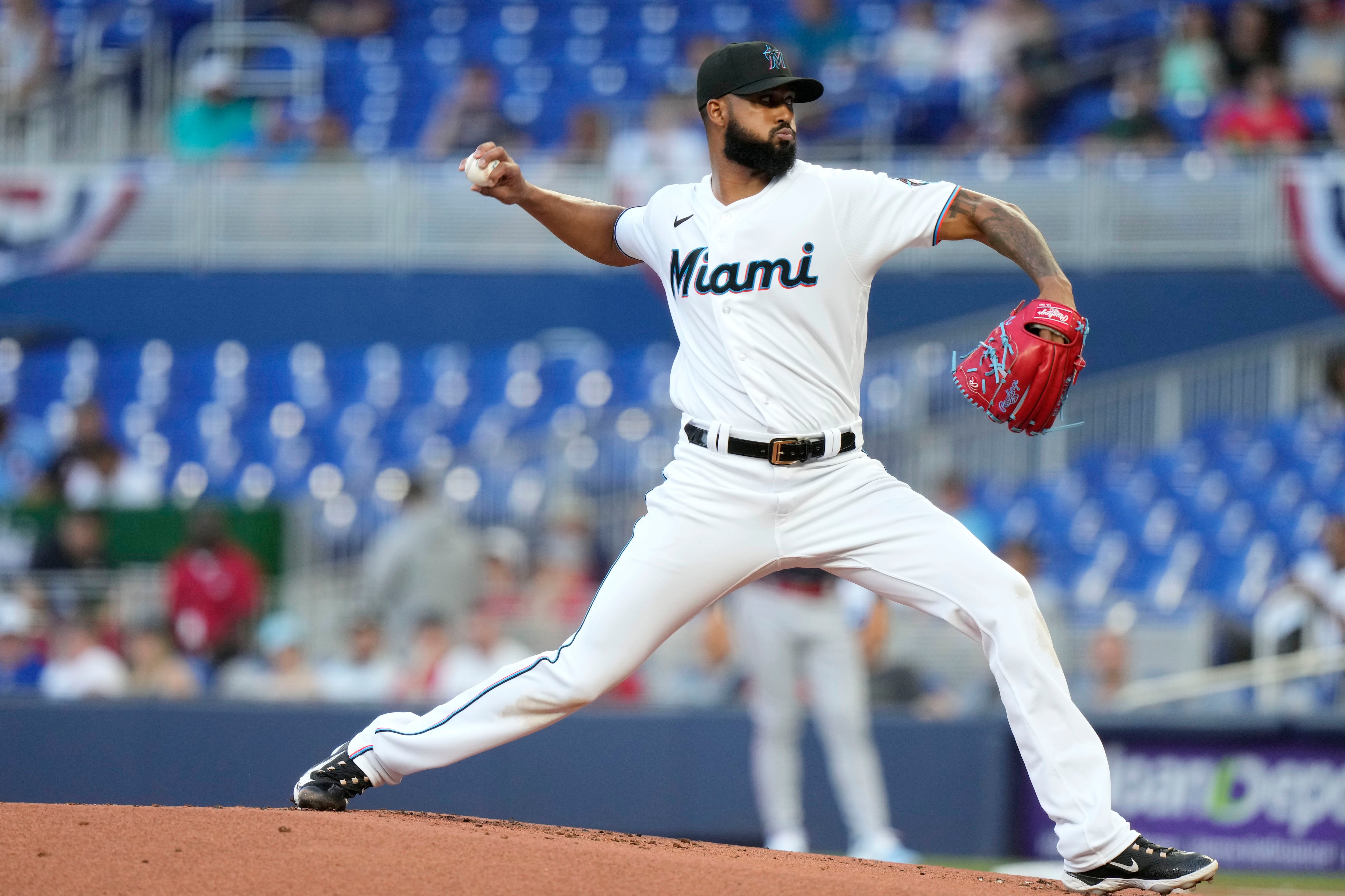 Four-run eighth wins game, series for Marlins against visiting Twins