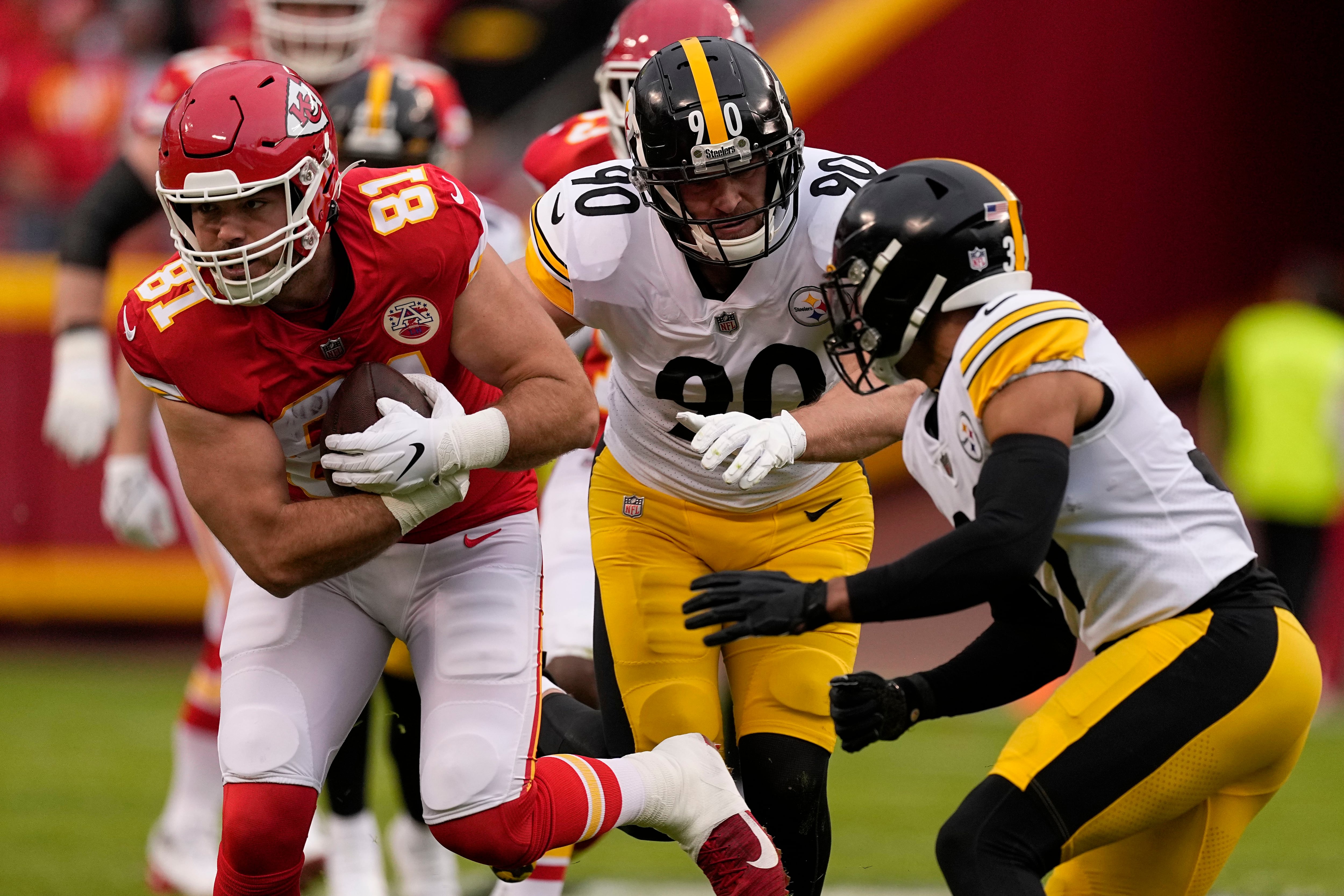 Chiefs rout stumbling Steelers 36-10