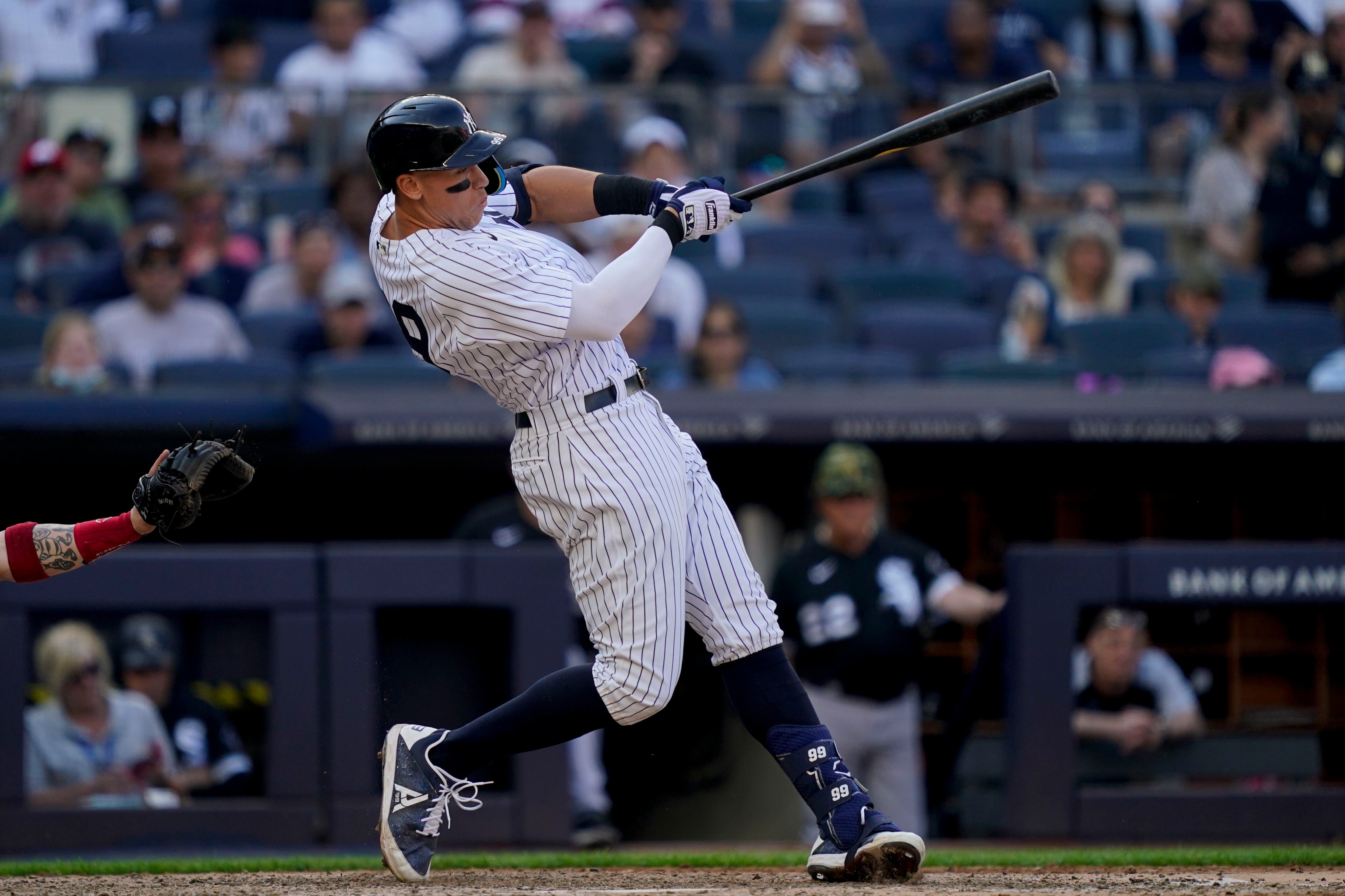 Yankees 3B Josh Donaldson thought he hit a HR; instead he got thrown out  while trotting around the bases