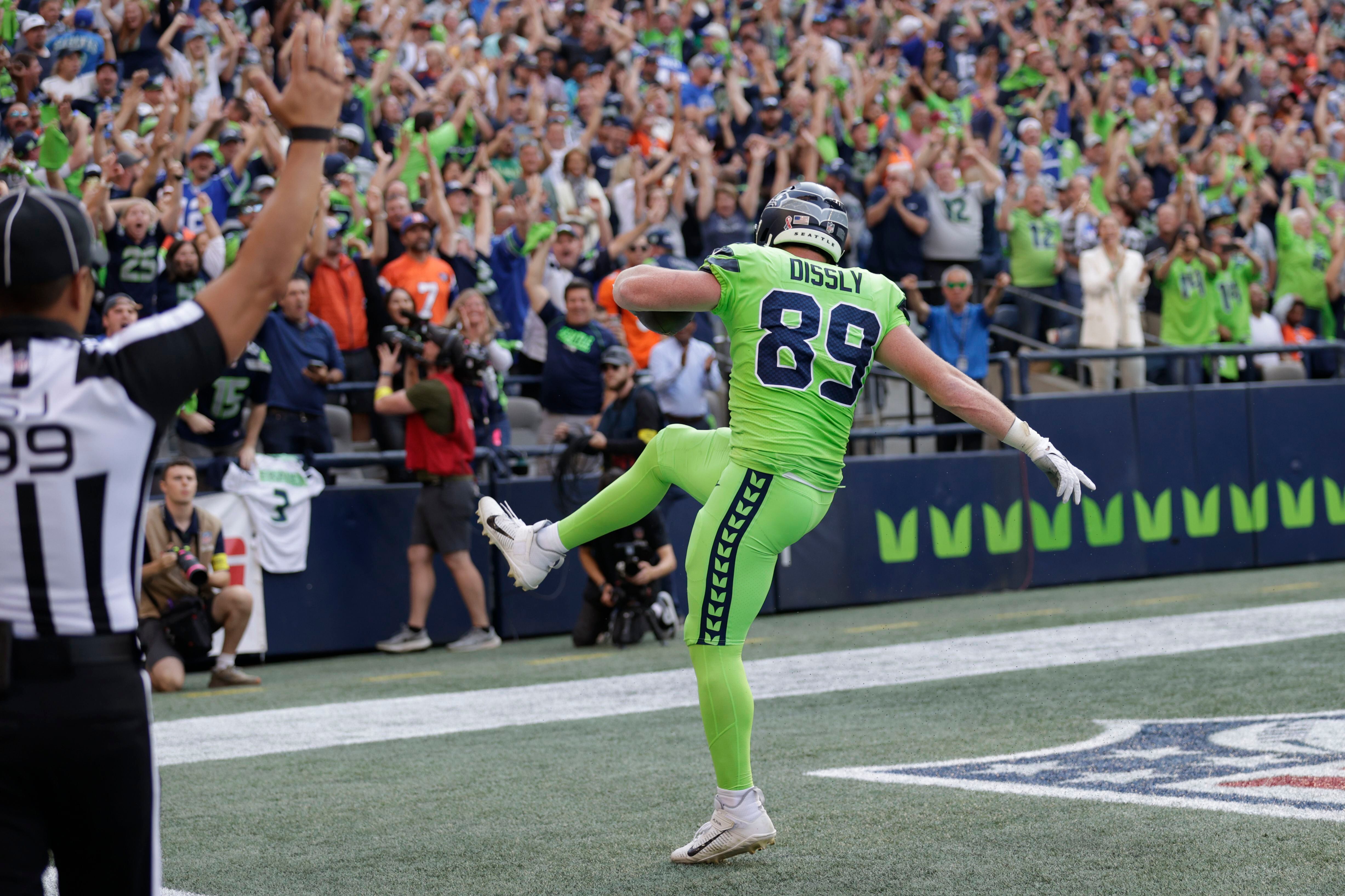 Seahawks survive Russell Wilson's return, top Broncos 17-16 - The