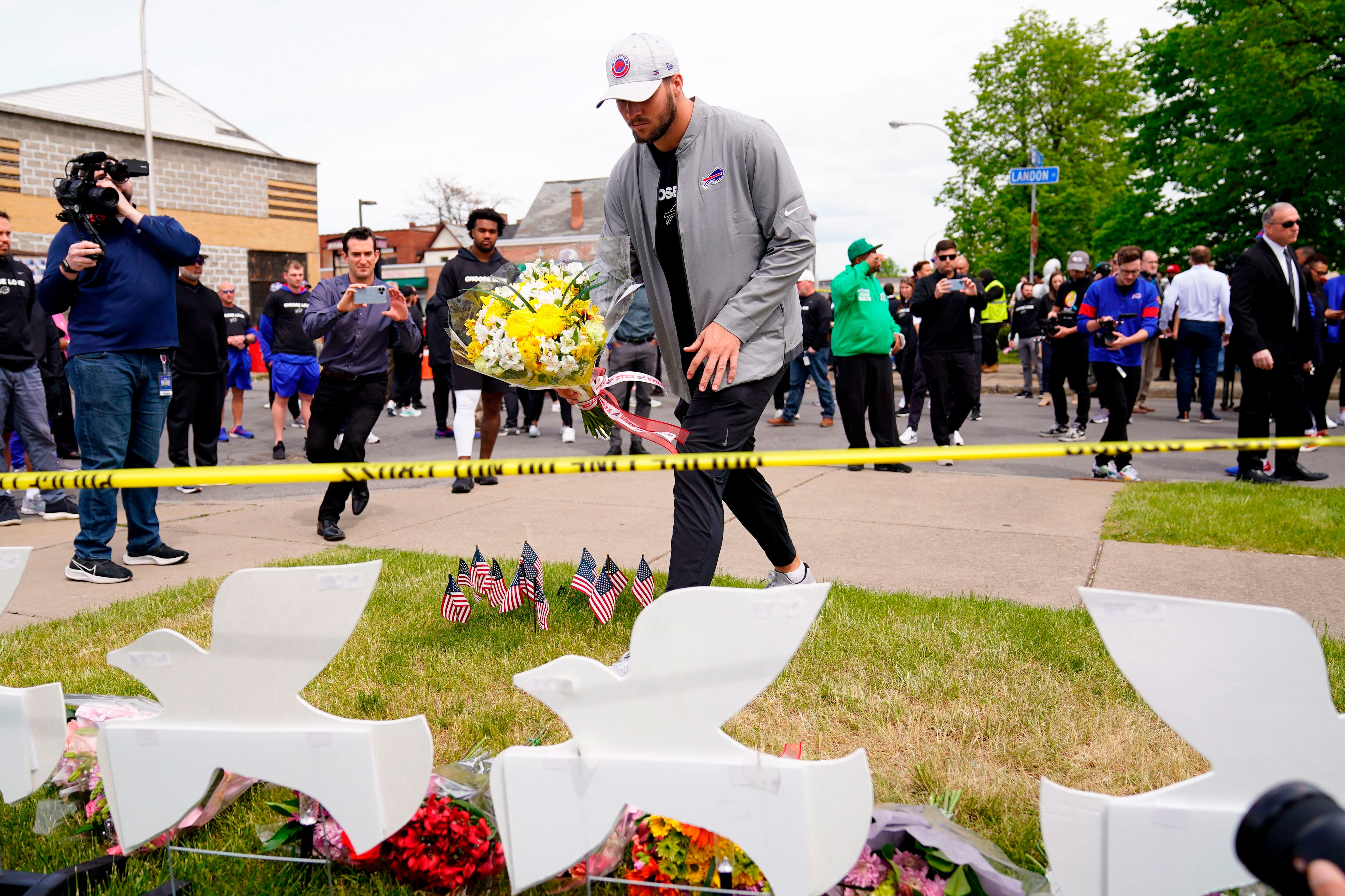 Jim Kelly's wife organizes Damar Hamlin vigil at Bills' stadium