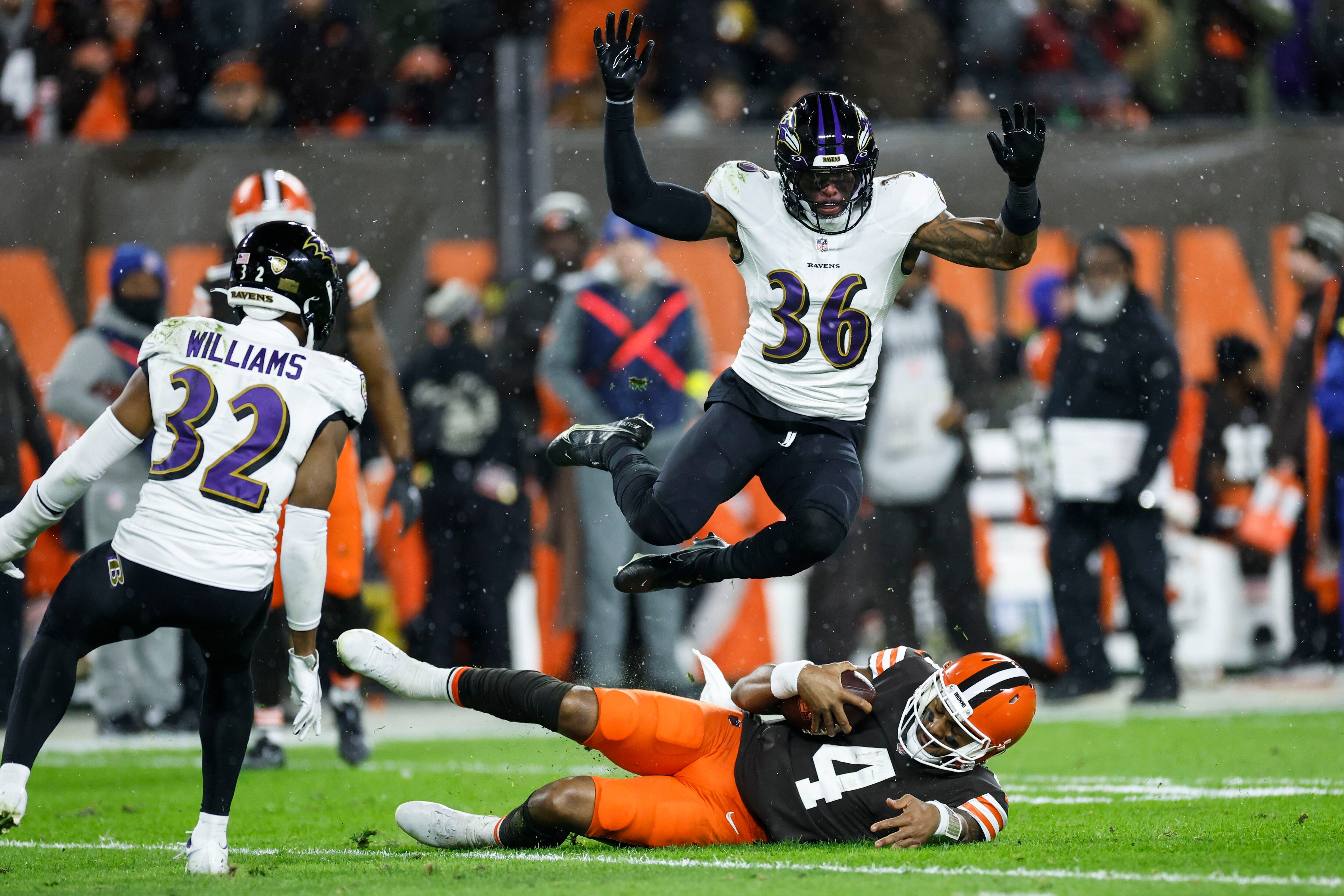 Watson throws for TD, wins home debut as Browns down Ravens –