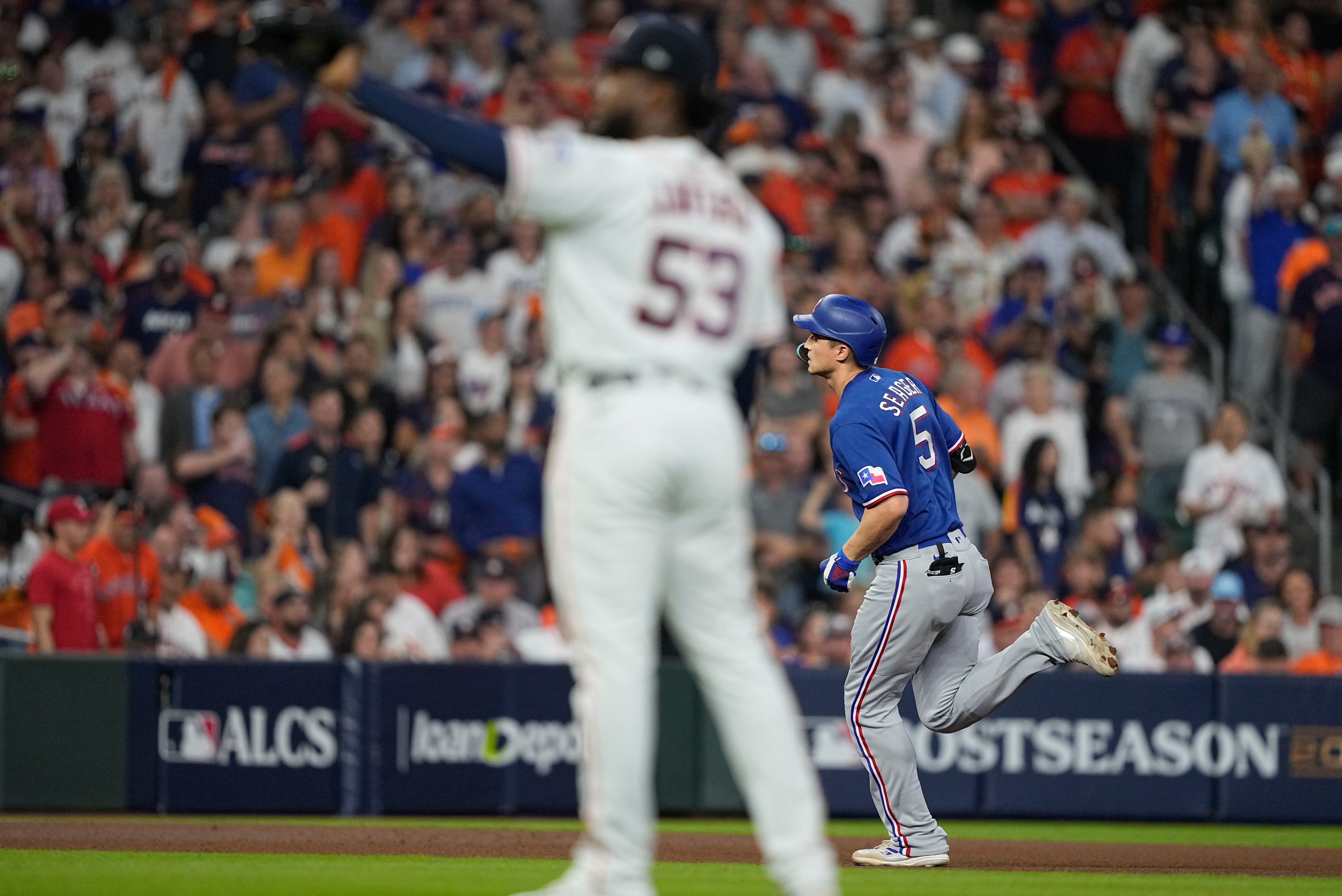 Blue Jays booed off field in blowout loss to Rangers