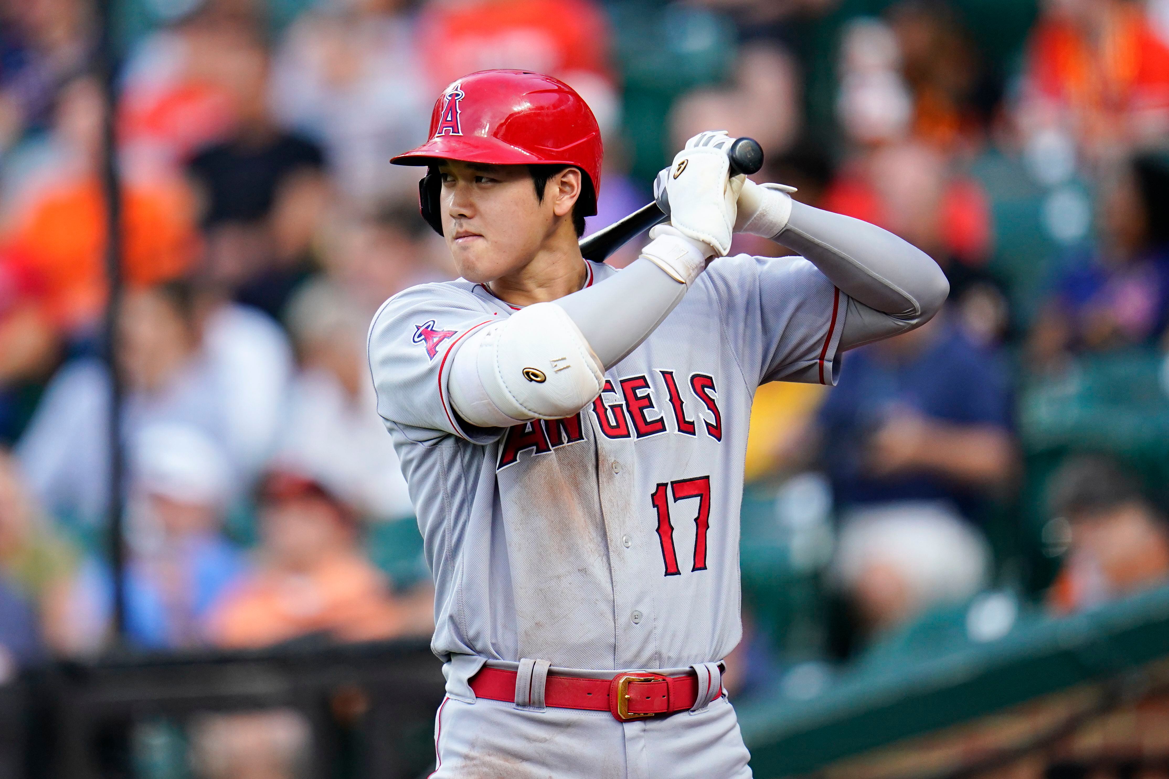 Los Angeles Angels Mike Trout and Los Angeles Dodgers Clayton Kershaw  collide