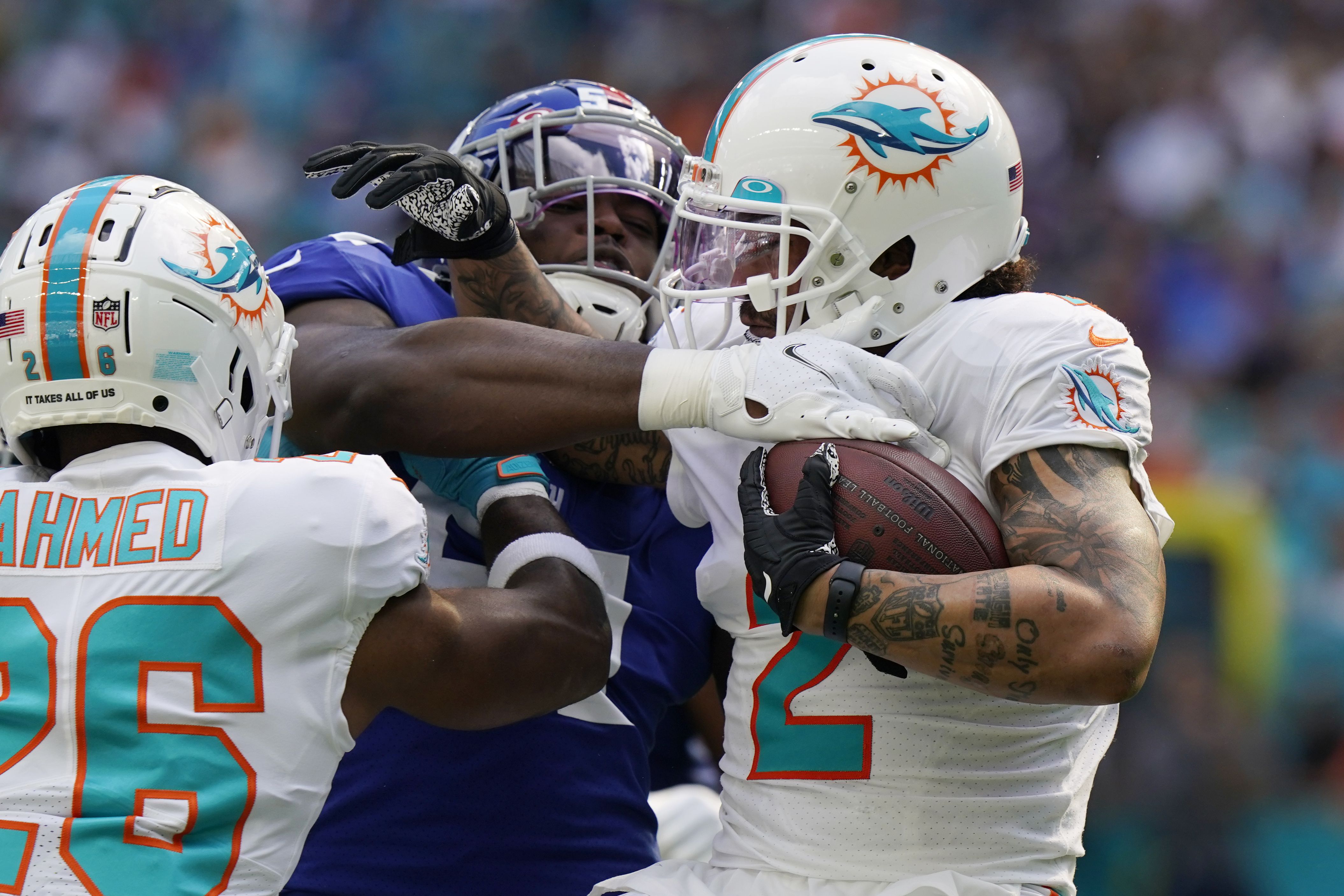 Dolphins extend winning streak to 6, rally past Jets 31-24