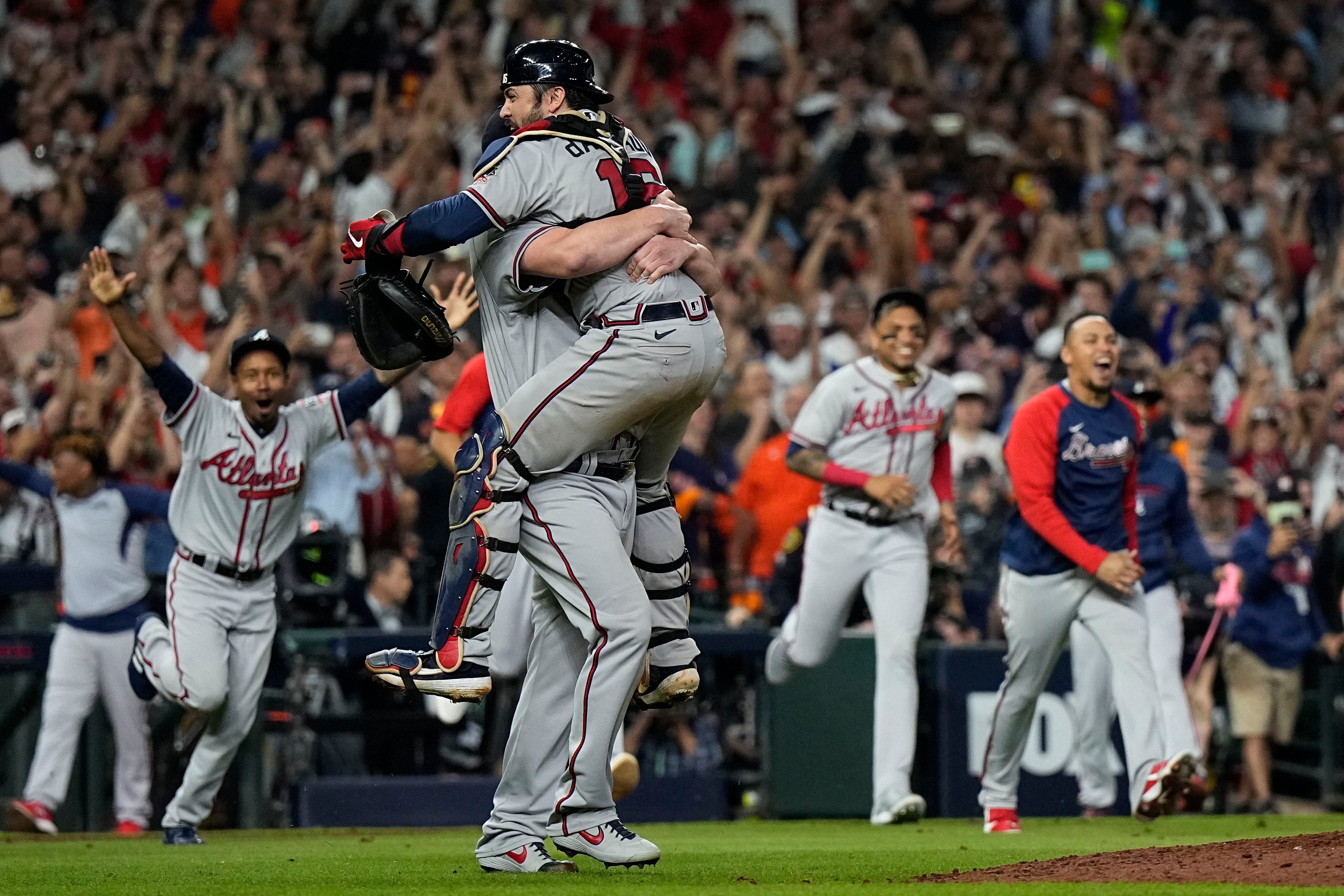 Chipper has two hits, scores winner as Braves top Astros