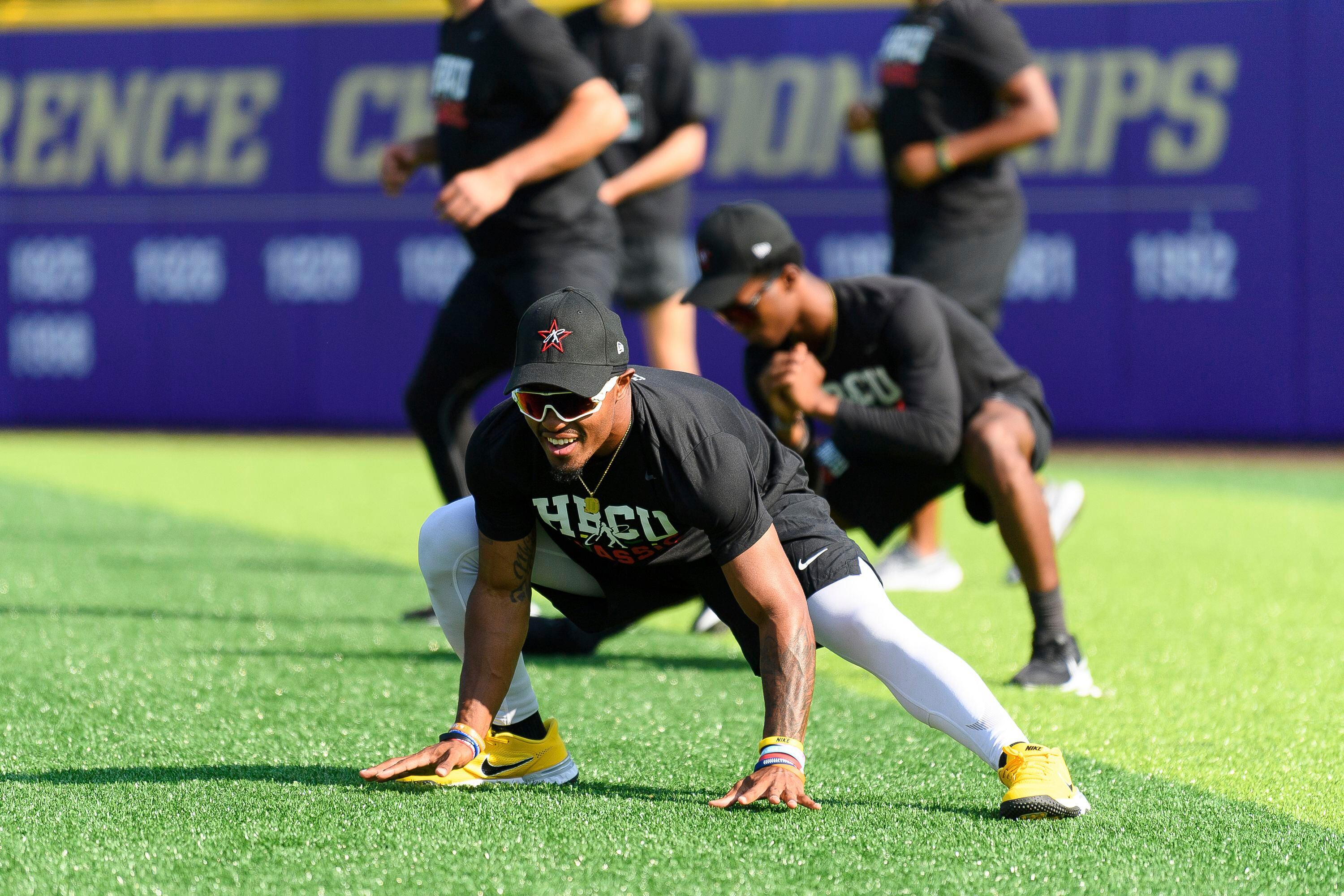 WATCH: Ken Griffey Jr. throws MLB HBCU Classic ceremonial pitch to Andre  Dawson