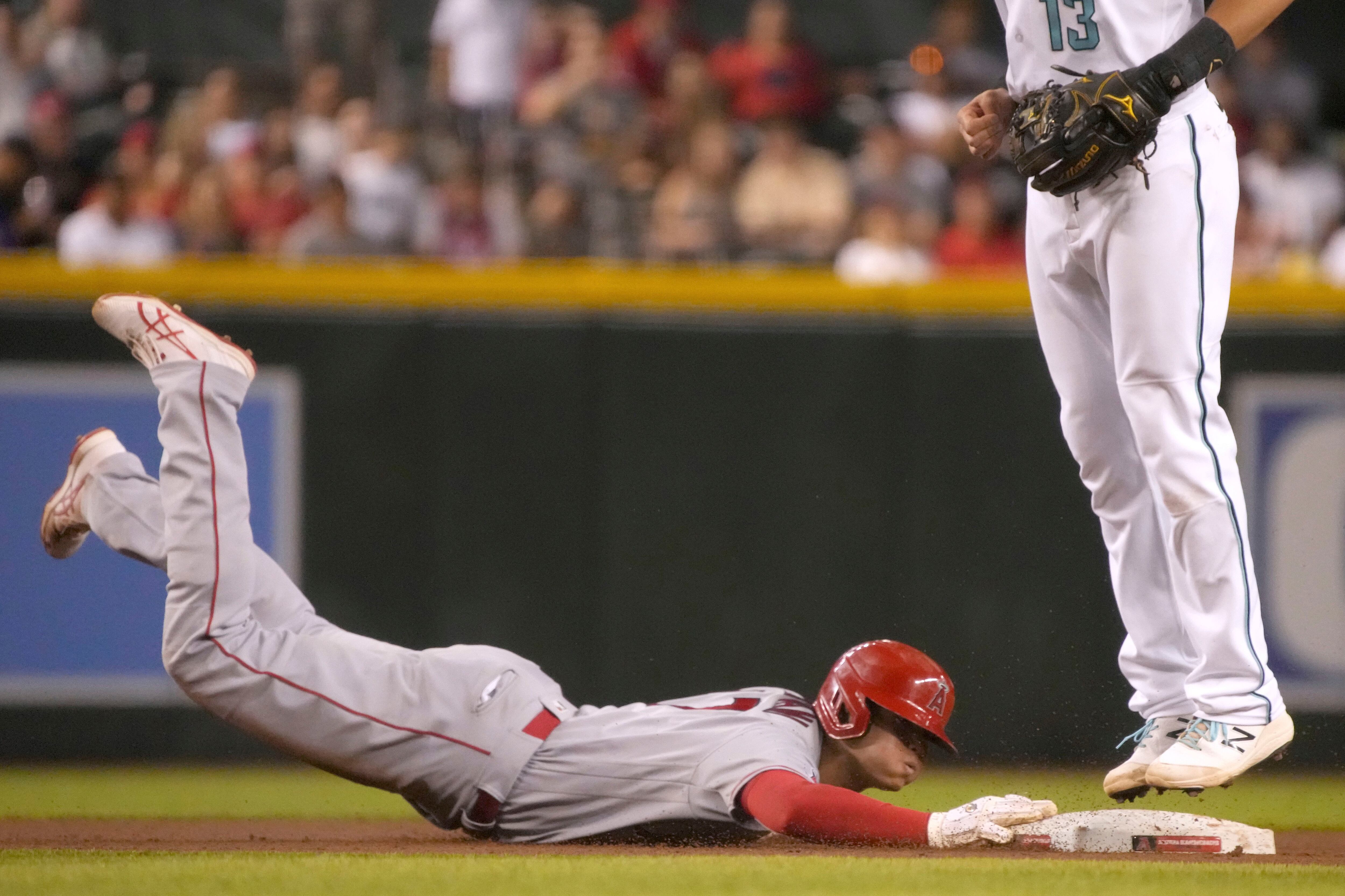 Nick Ahmed hits bounced pitch for double in Arizona Dimaonbacks game